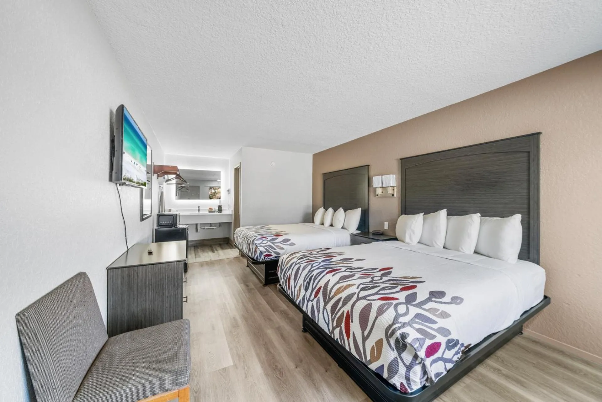 Bed in Executive Inn - Panama City Beach