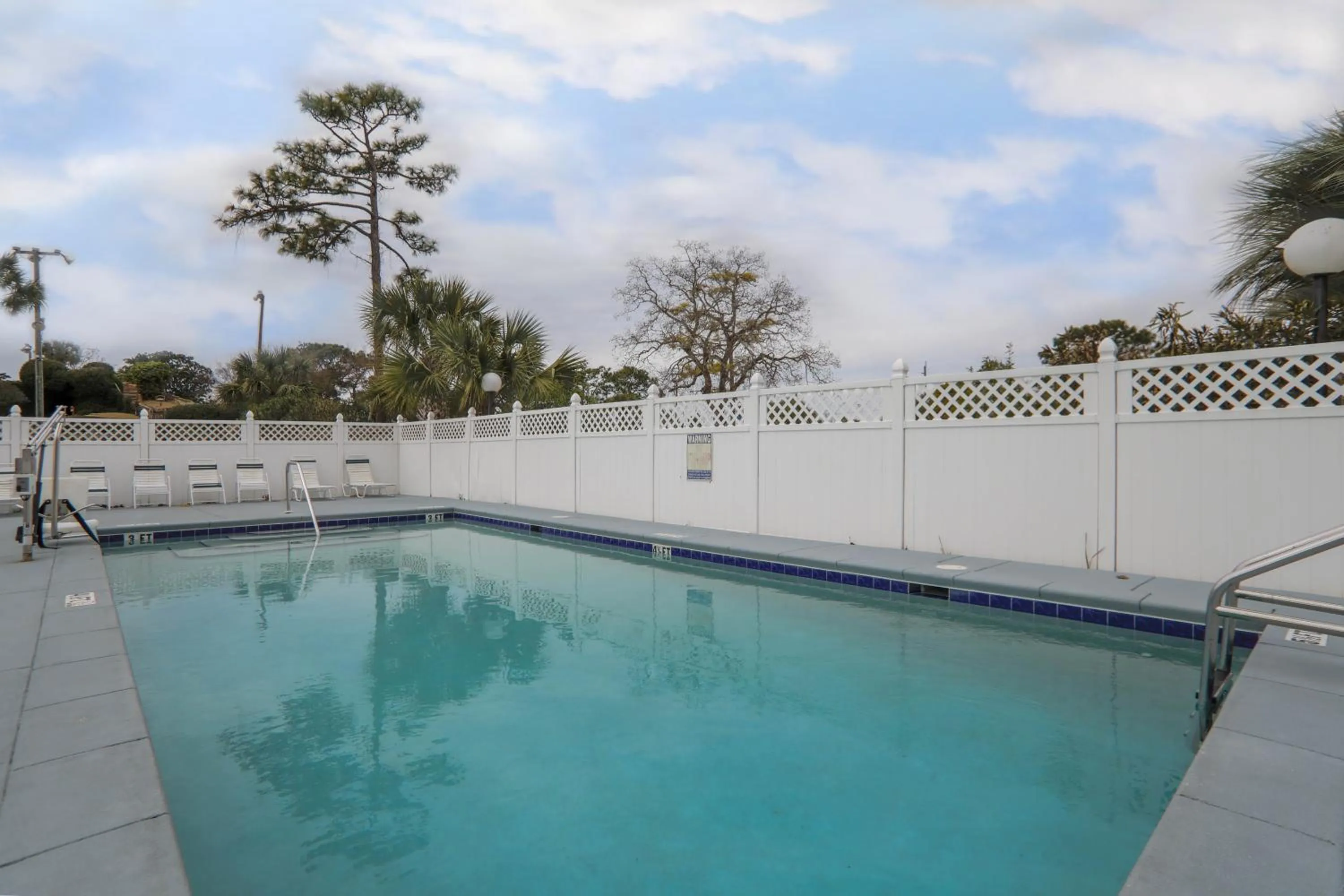 Executive Inn - Panama City Beach