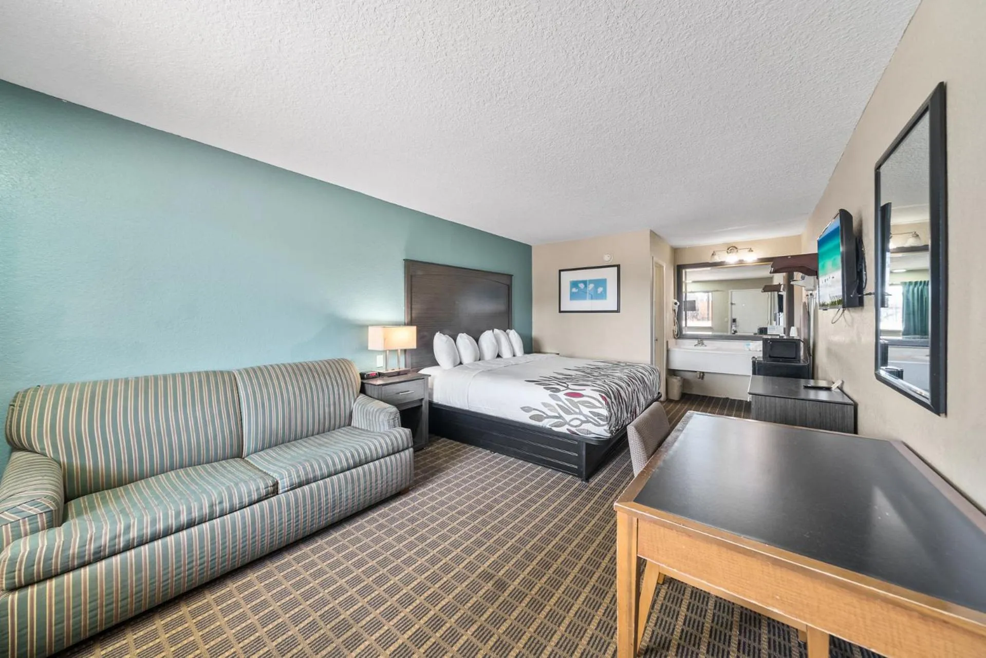 Bed in Executive Inn - Panama City Beach