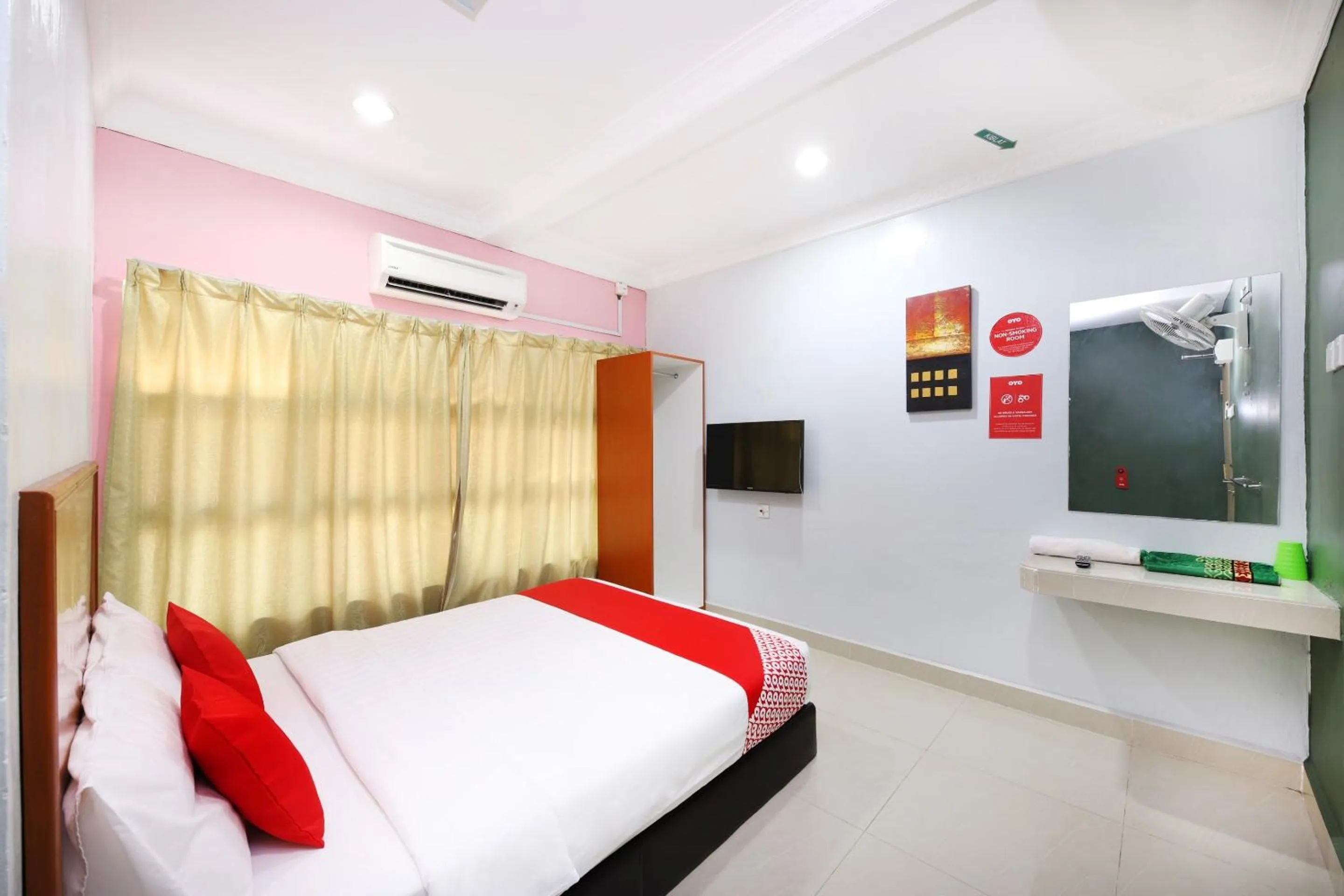 Bedroom, Bed in Super OYO 720 Corridor Hotel 2