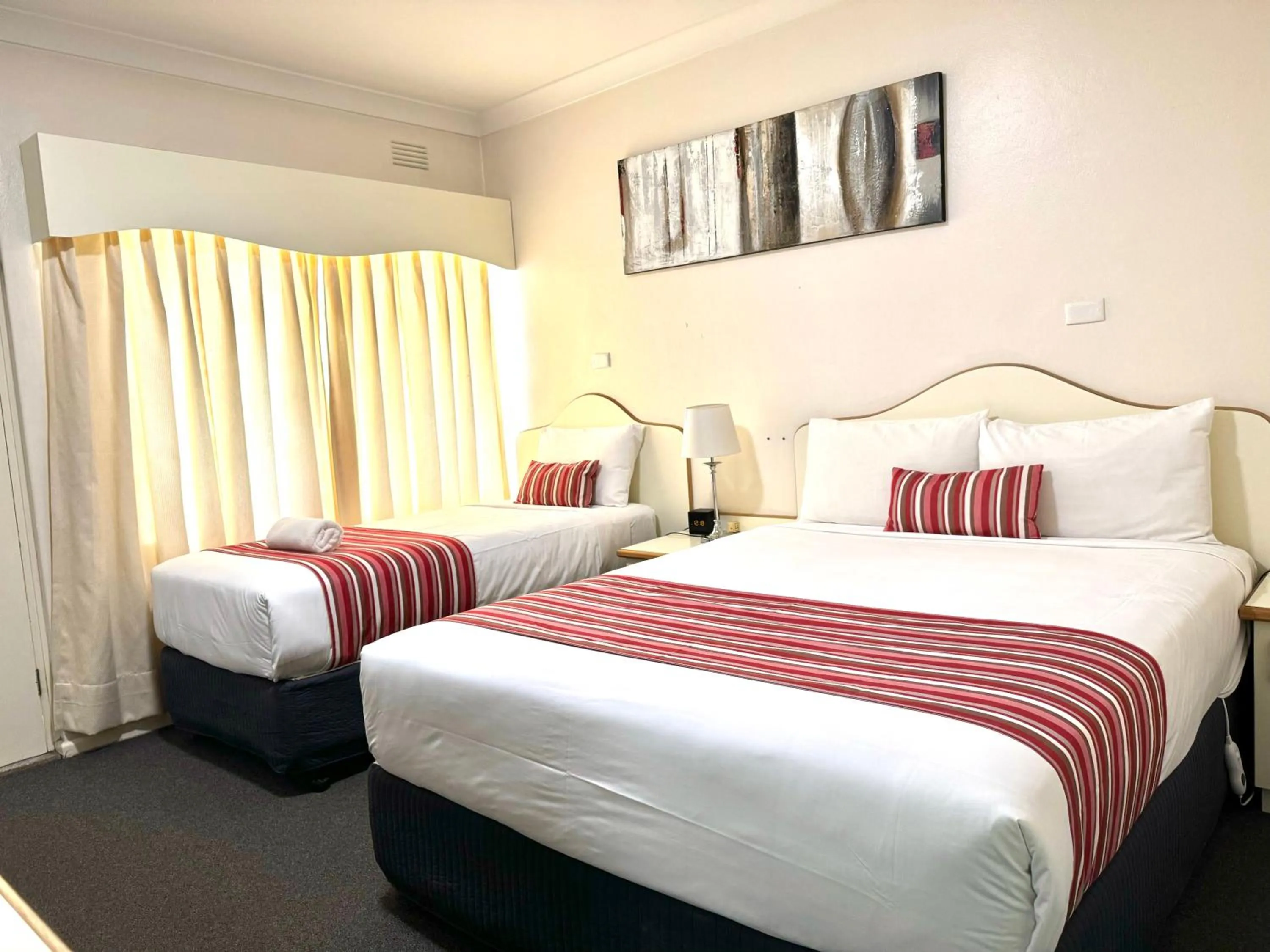 Bed in Golfview Motor Inn