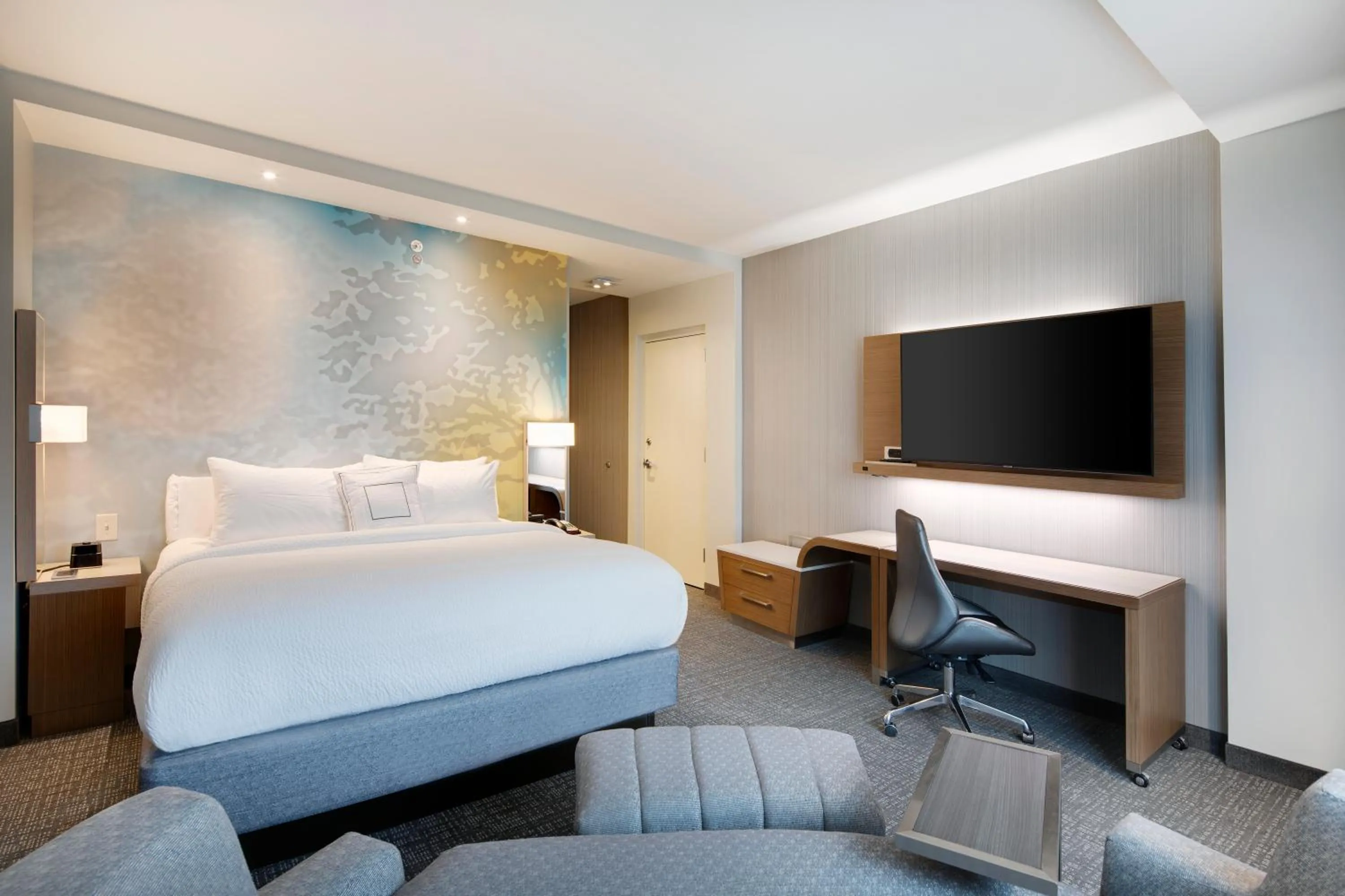 TV and multimedia, Bed in Courtyard by Marriott Atlanta Vinings/Galleria