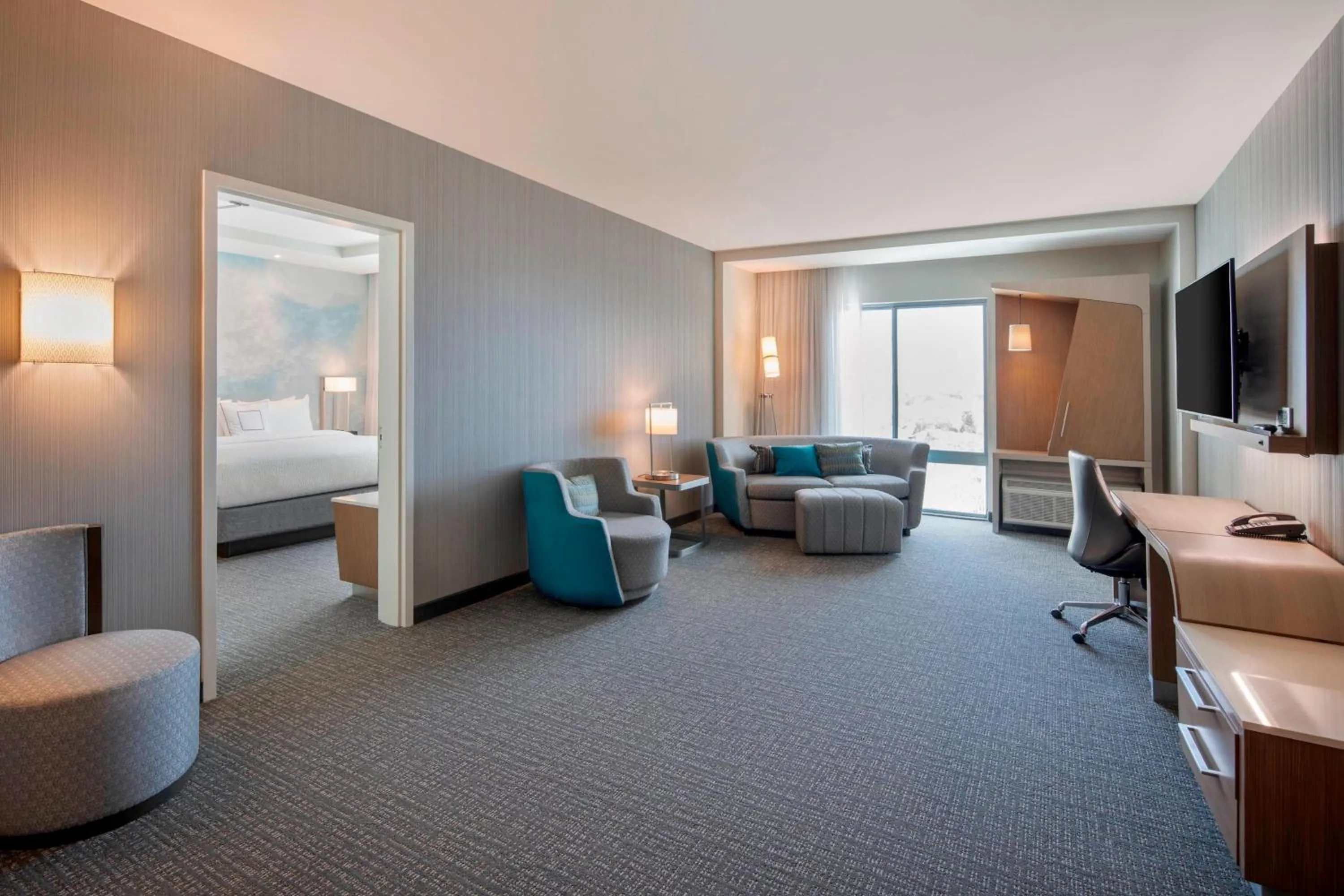 Photo of the whole room, Bed in Courtyard by Marriott Atlanta Vinings/Galleria