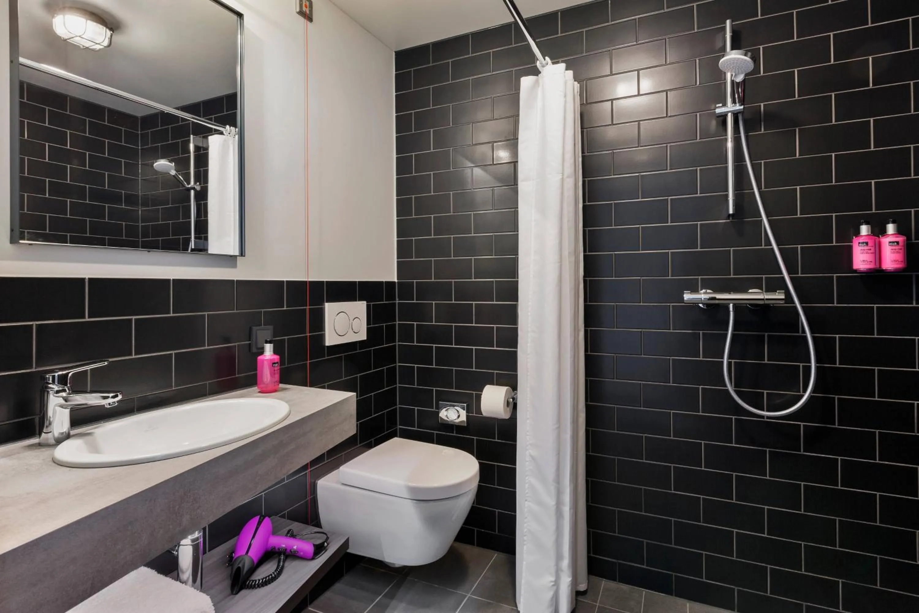 Bathroom in Moxy Frankfurt Airport Kelsterbach