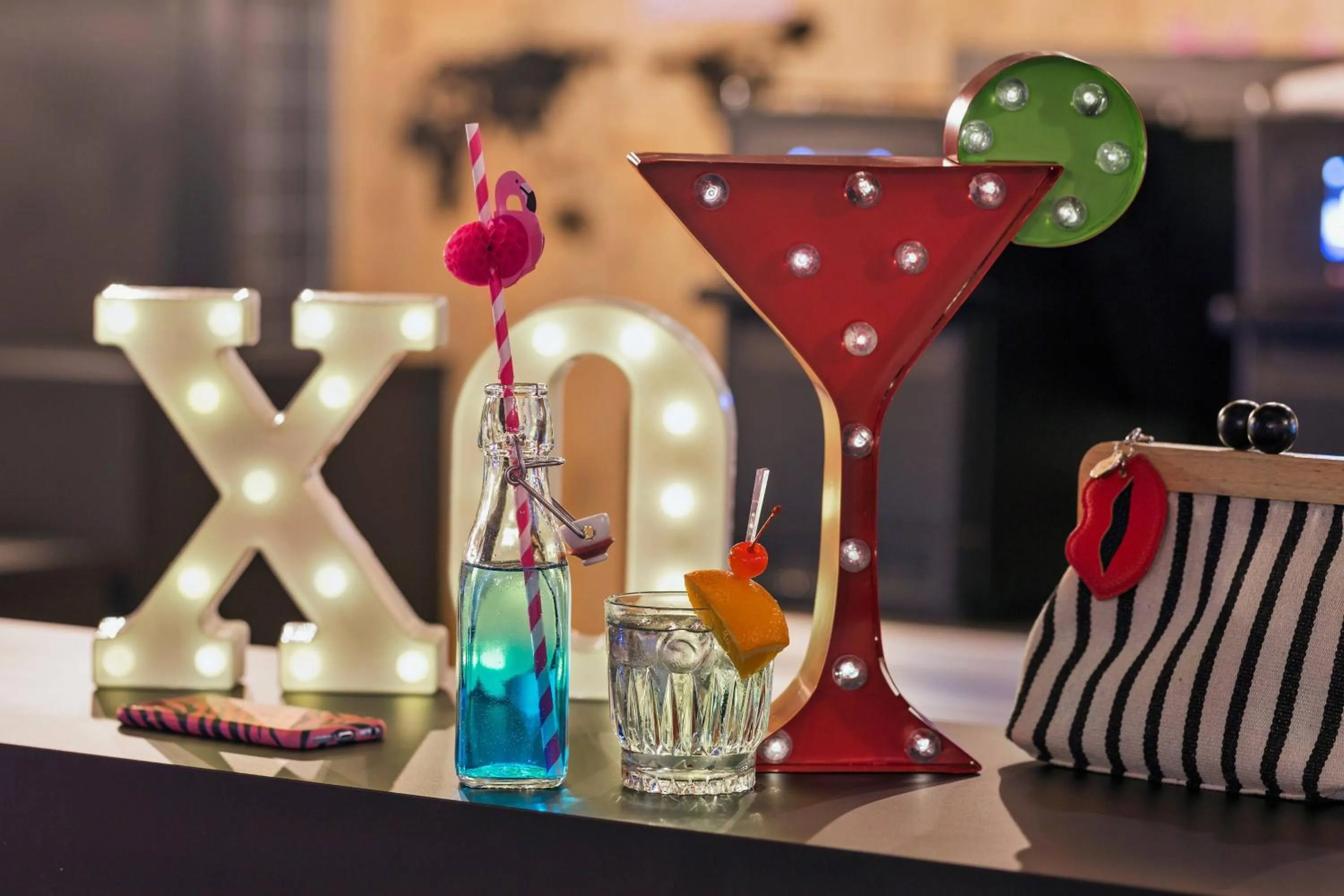 Lounge or bar in Moxy Frankfurt Airport Kelsterbach