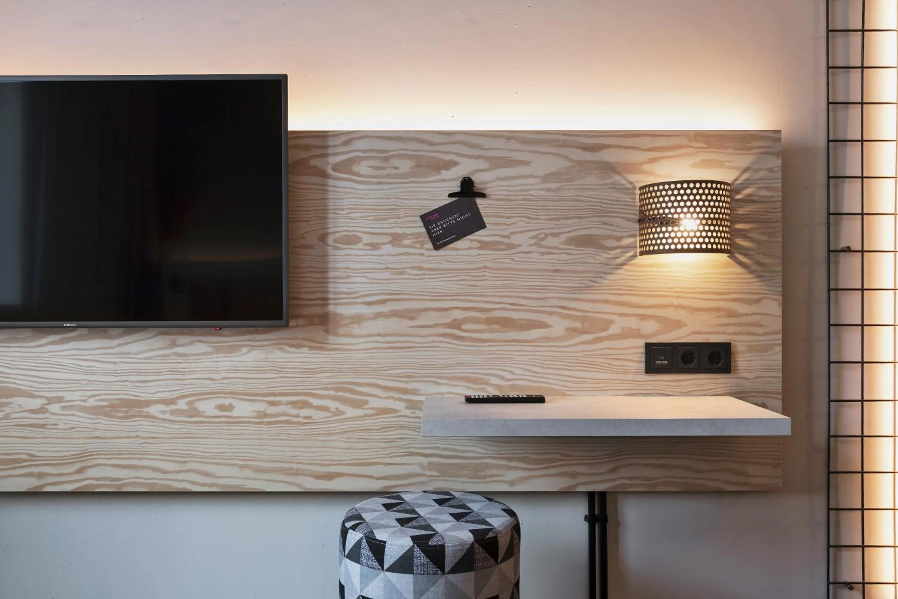 TV and multimedia in Moxy Frankfurt Airport Kelsterbach