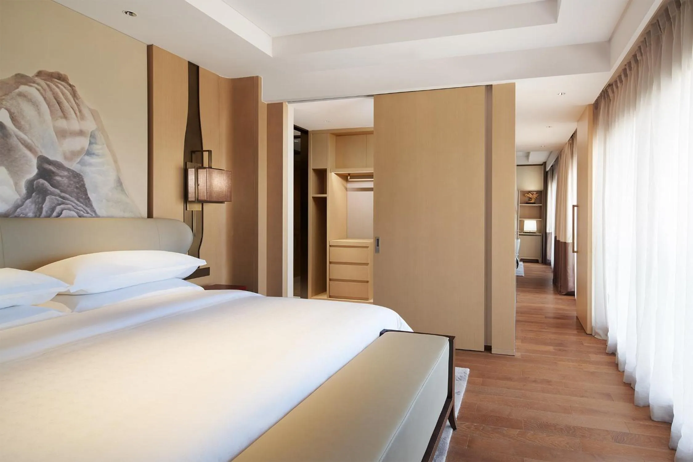 Photo of the whole room, Bed in Sheraton Yunfu Xinxing Hotel