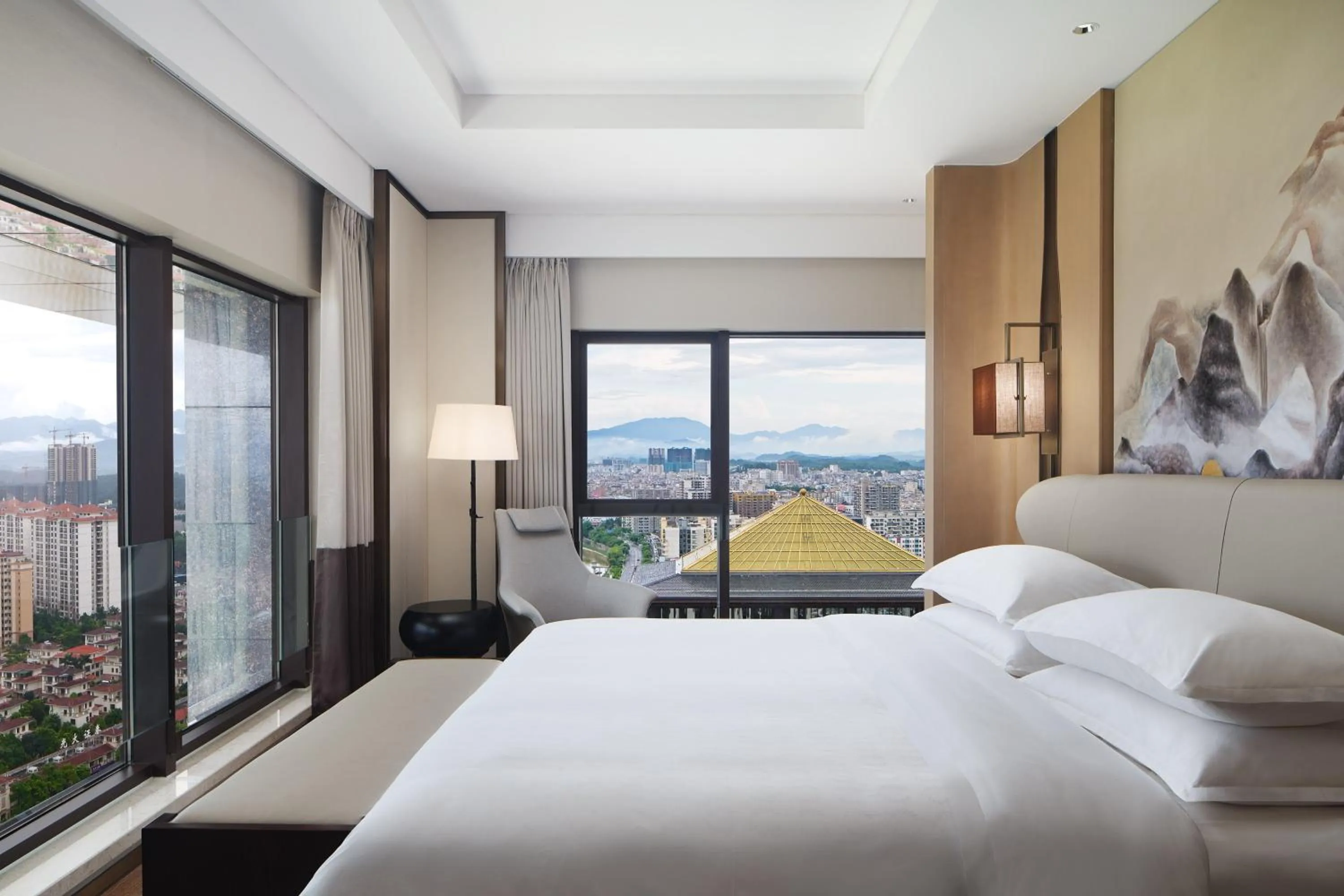 Photo of the whole room, Bed in Sheraton Yunfu Xinxing Hotel