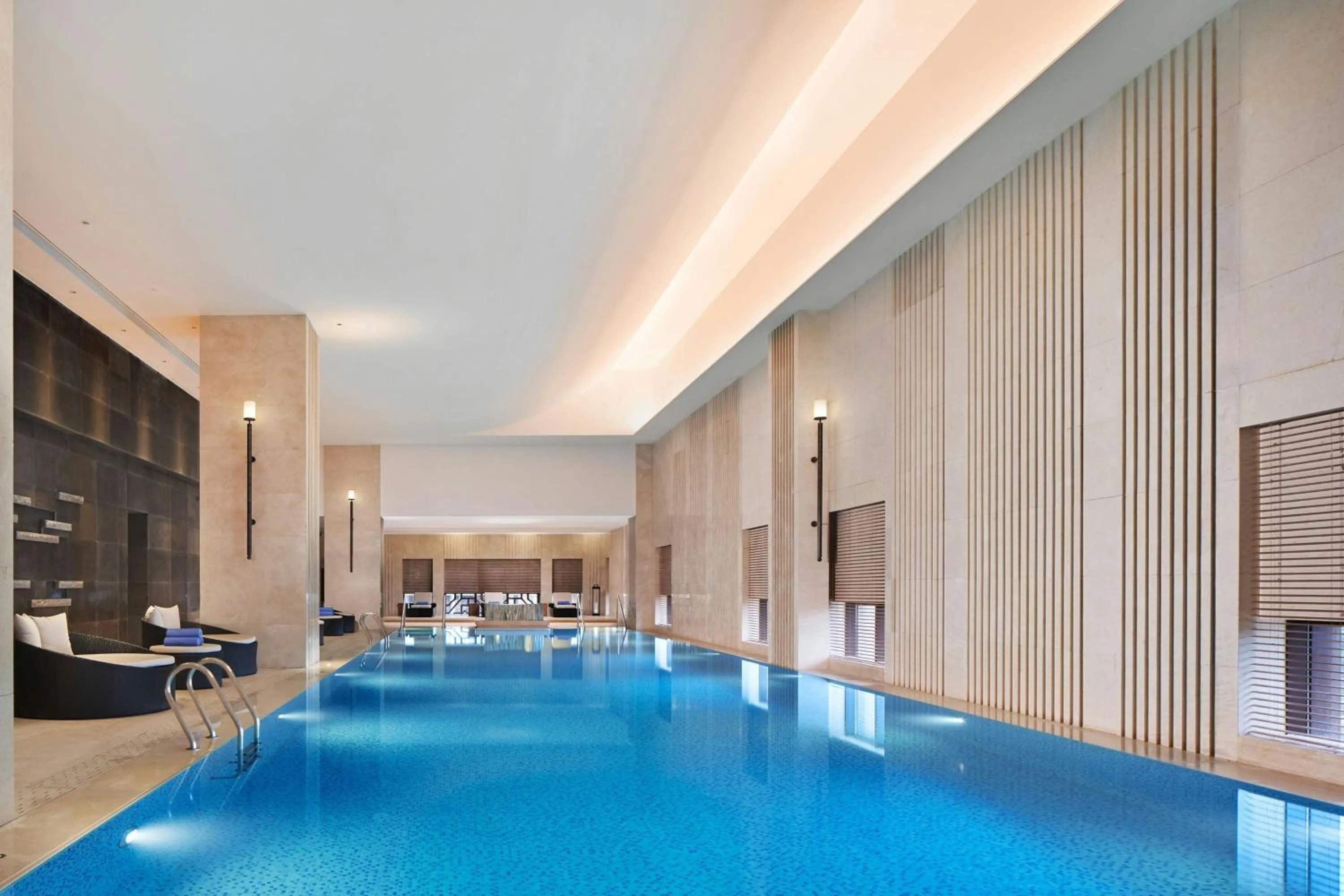 Swimming pool in Sheraton Yunfu Xinxing Hotel