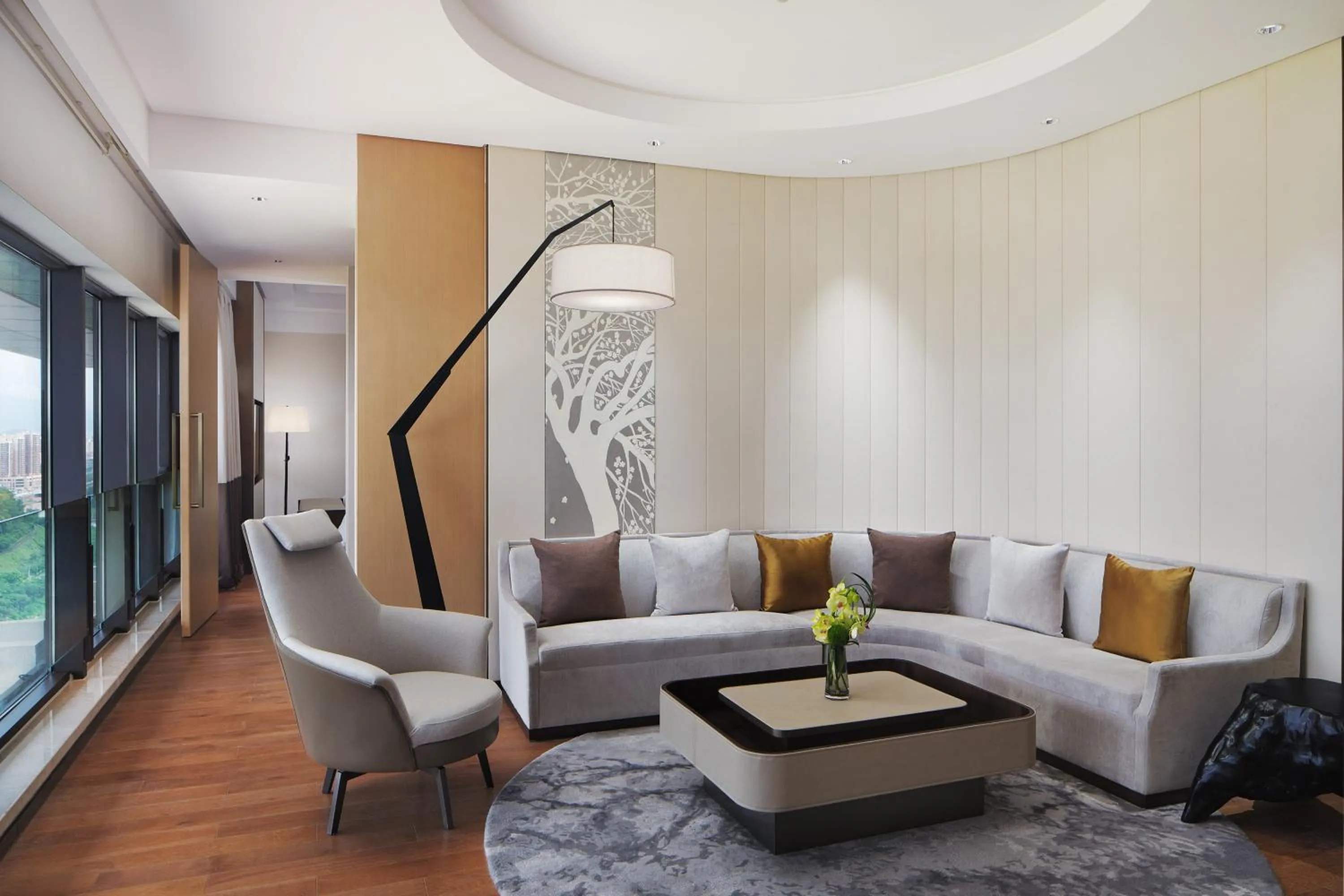 Living room in Sheraton Yunfu Xinxing Hotel