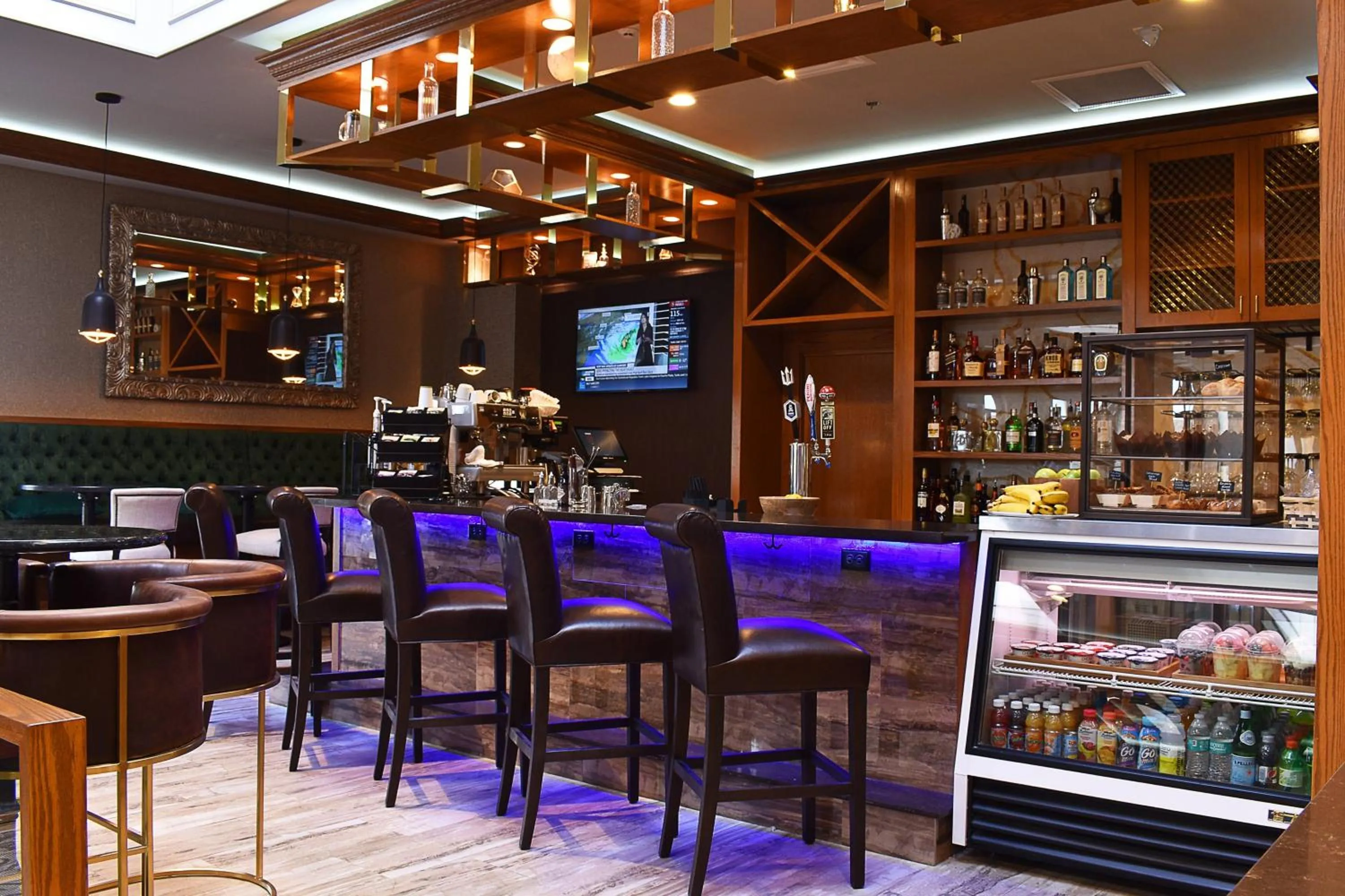 Lounge or bar in Delta Hotels by Marriott Indianapolis East