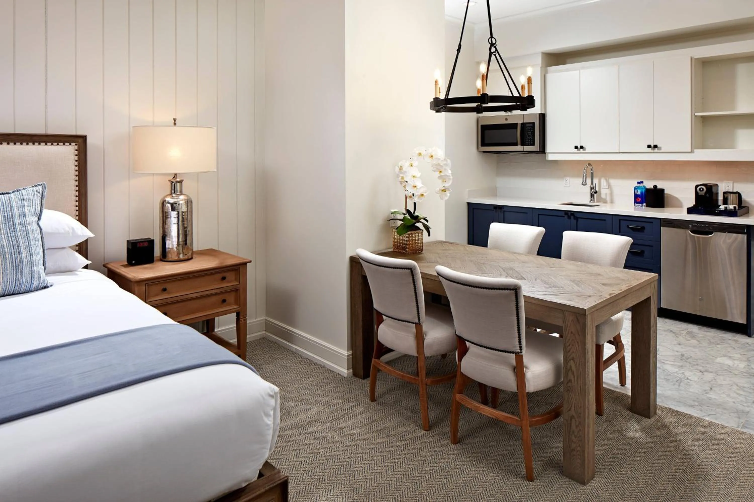 Photo of the whole room, Bed in Vespera Resort on Pismo Beach, Autograph Collection