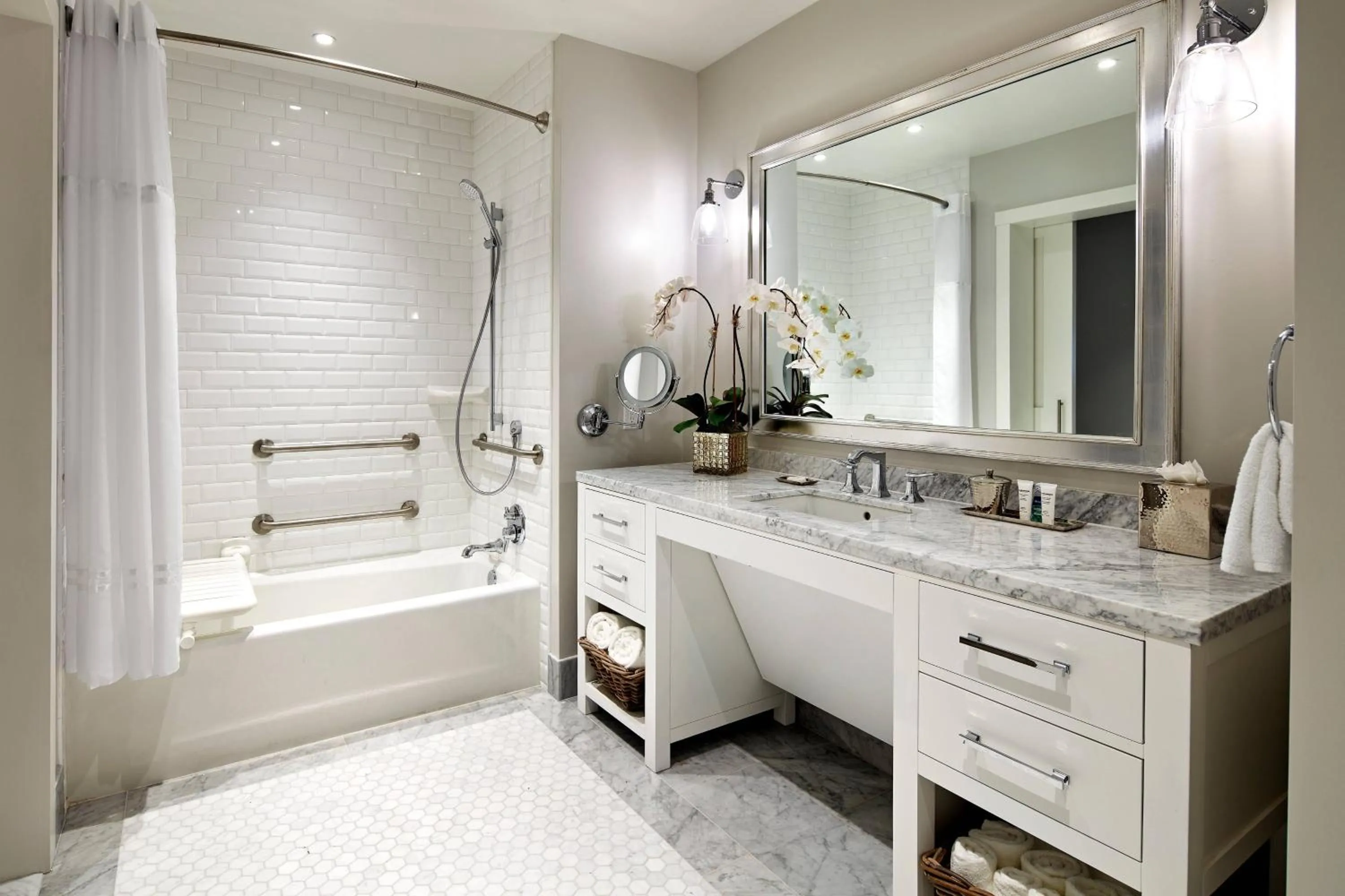 Bathroom in Vespera Resort on Pismo Beach, Autograph Collection