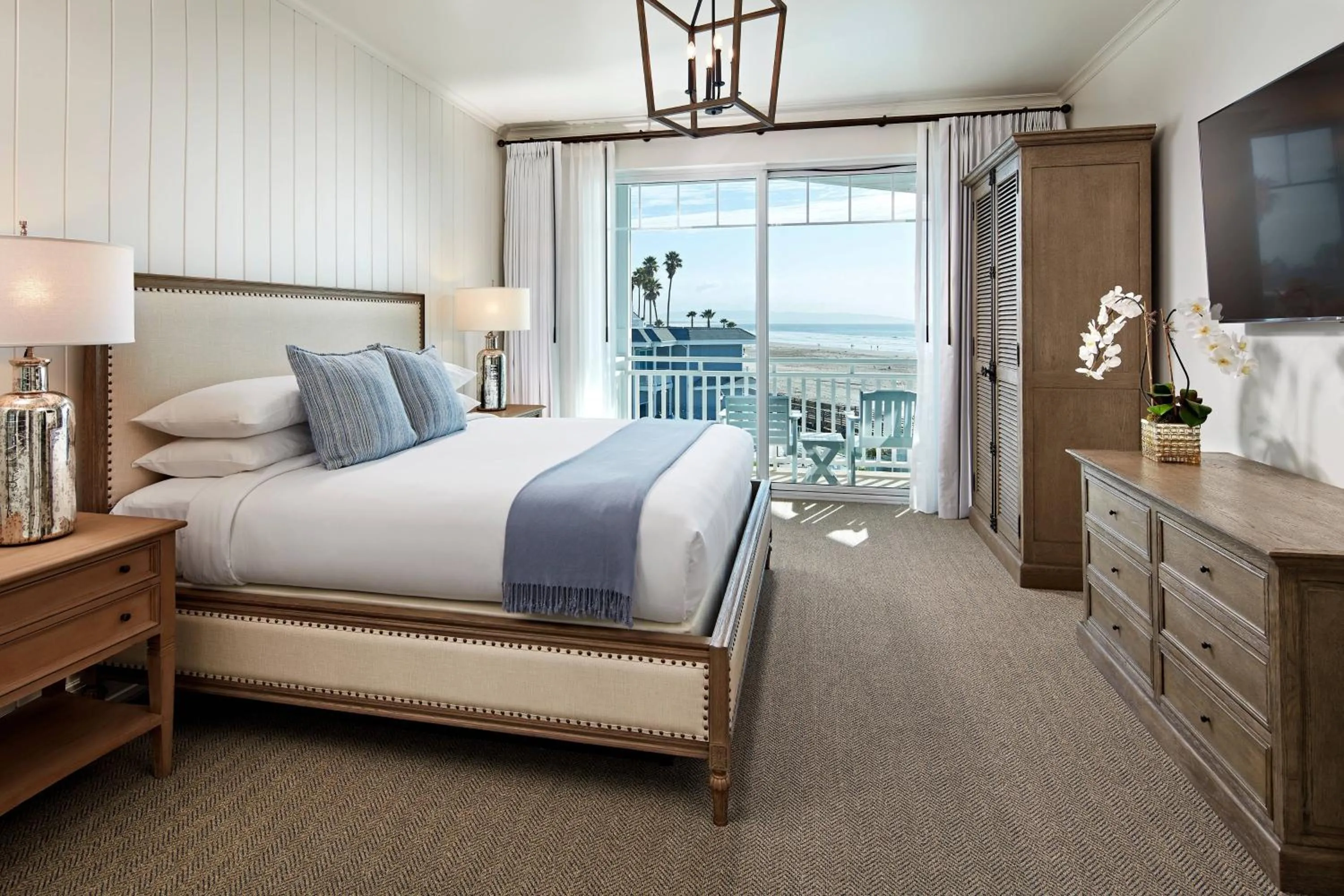 Bedroom, Bed in Vespera Resort on Pismo Beach, Autograph Collection