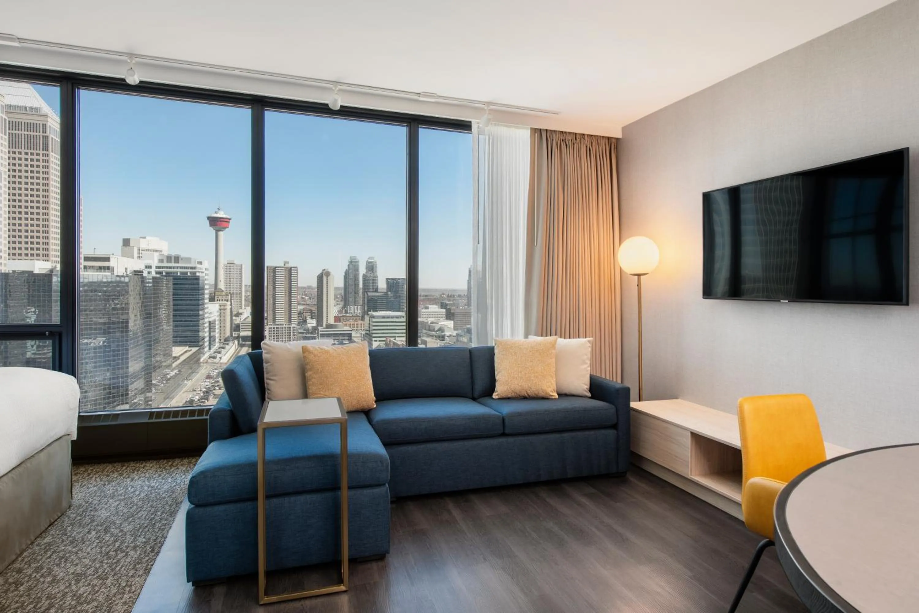 Communal lounge/ TV room in Residence Inn by Marriott Calgary Downtown/Beltline District