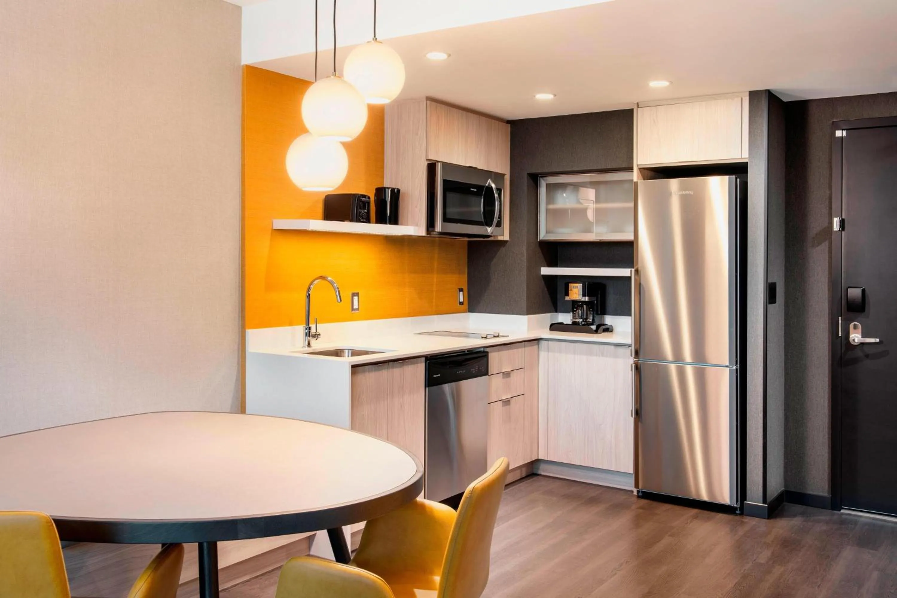 Kitchen or kitchenette in Residence Inn by Marriott Calgary Downtown/Beltline District