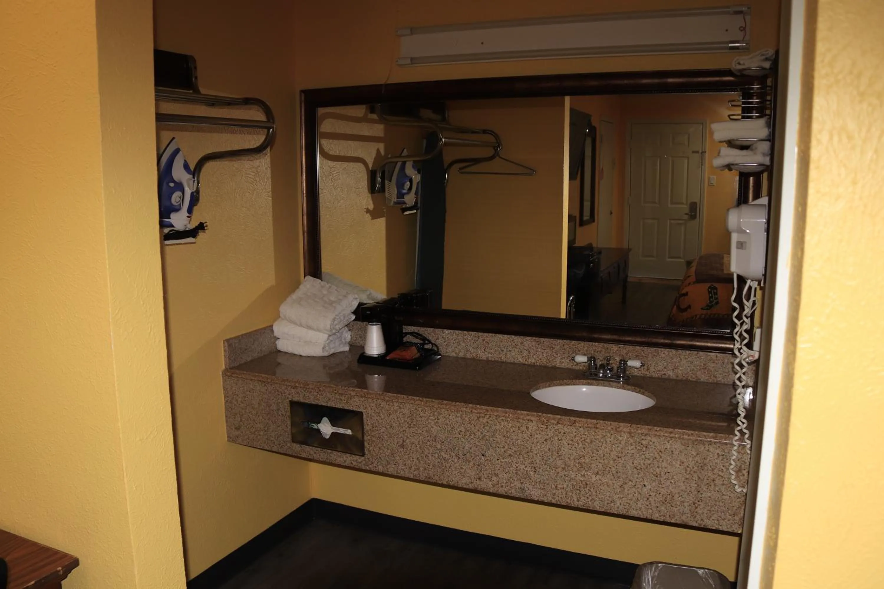 Chaparral Motel Hallettsville