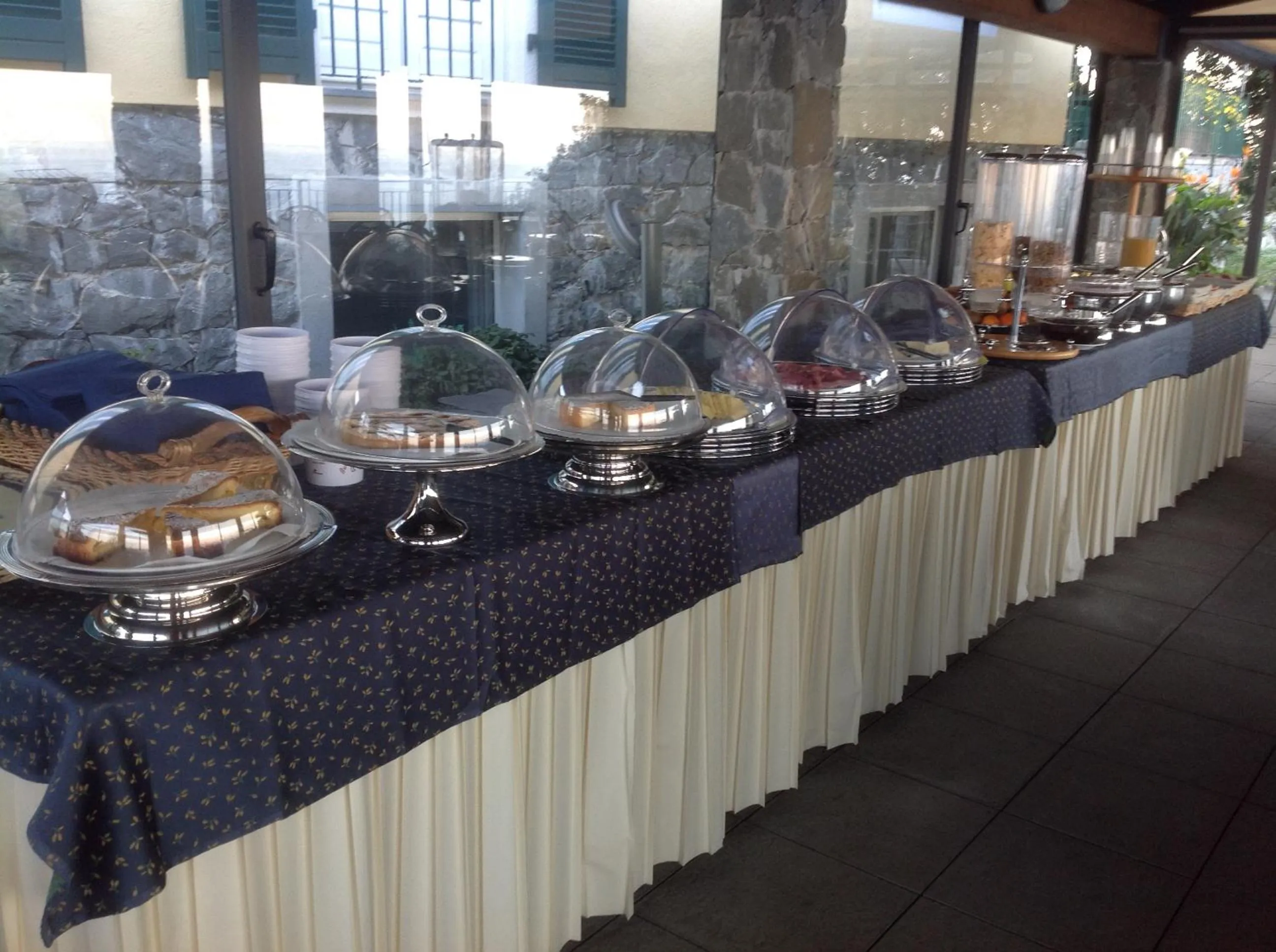 Buffet breakfast in Hotel La Giada del Mesco