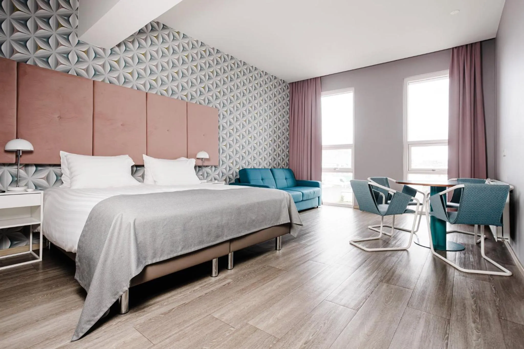 Bathroom, Bed in ODDSSON Midtown Hotel