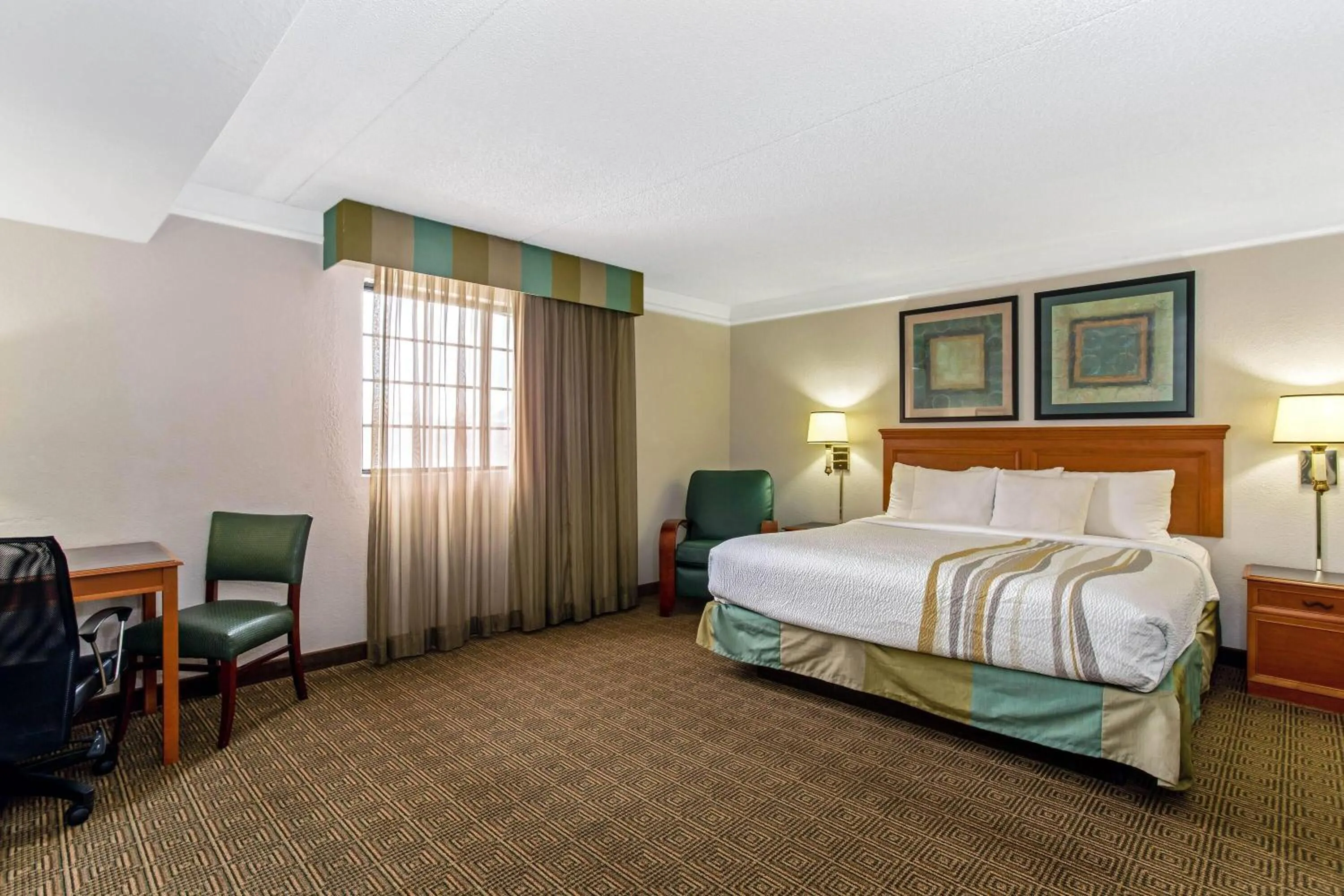 Photo of the whole room, Bed in La Quinta Inn by Wyndham Denver Northglenn