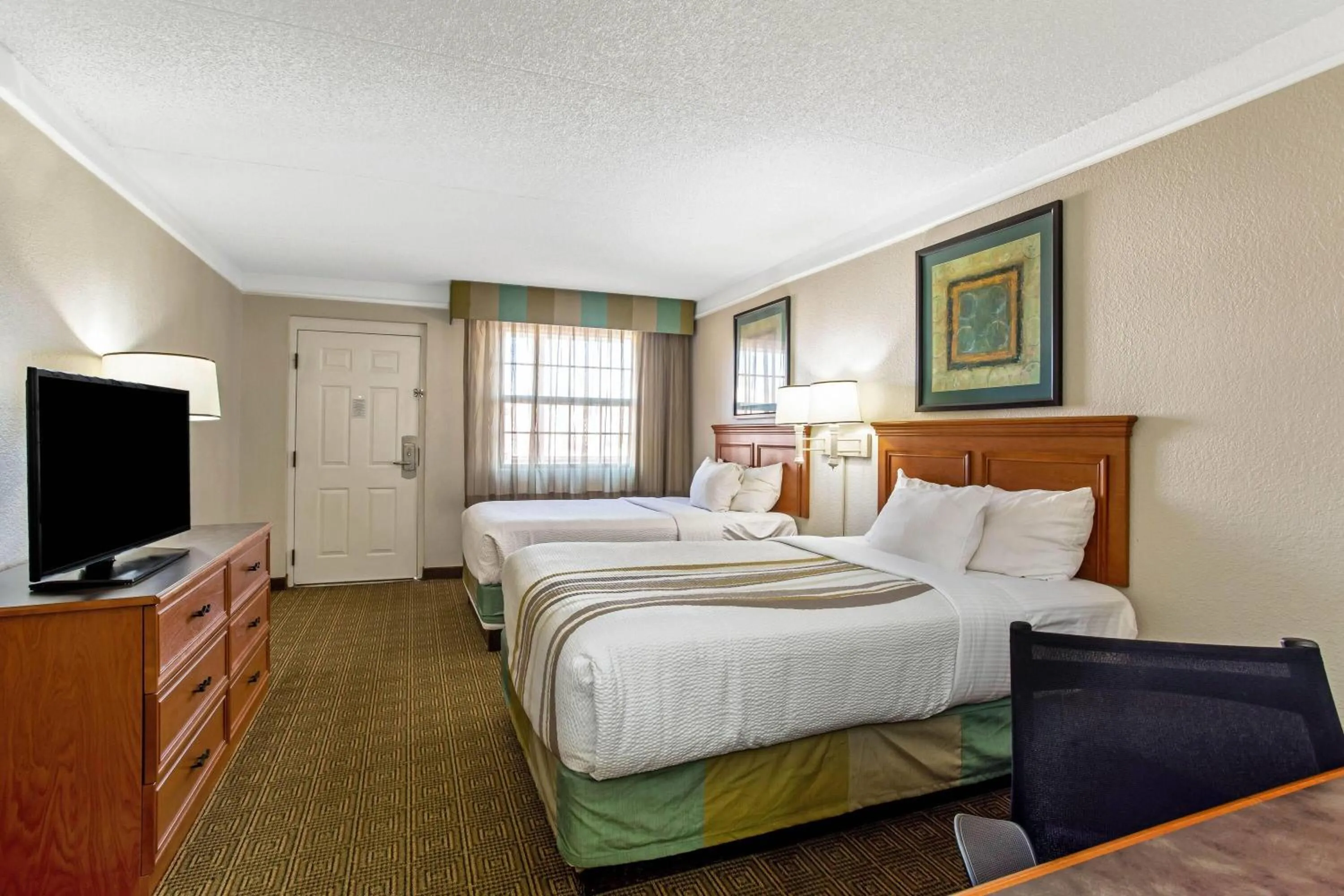 Photo of the whole room, Bed in La Quinta Inn by Wyndham Denver Northglenn
