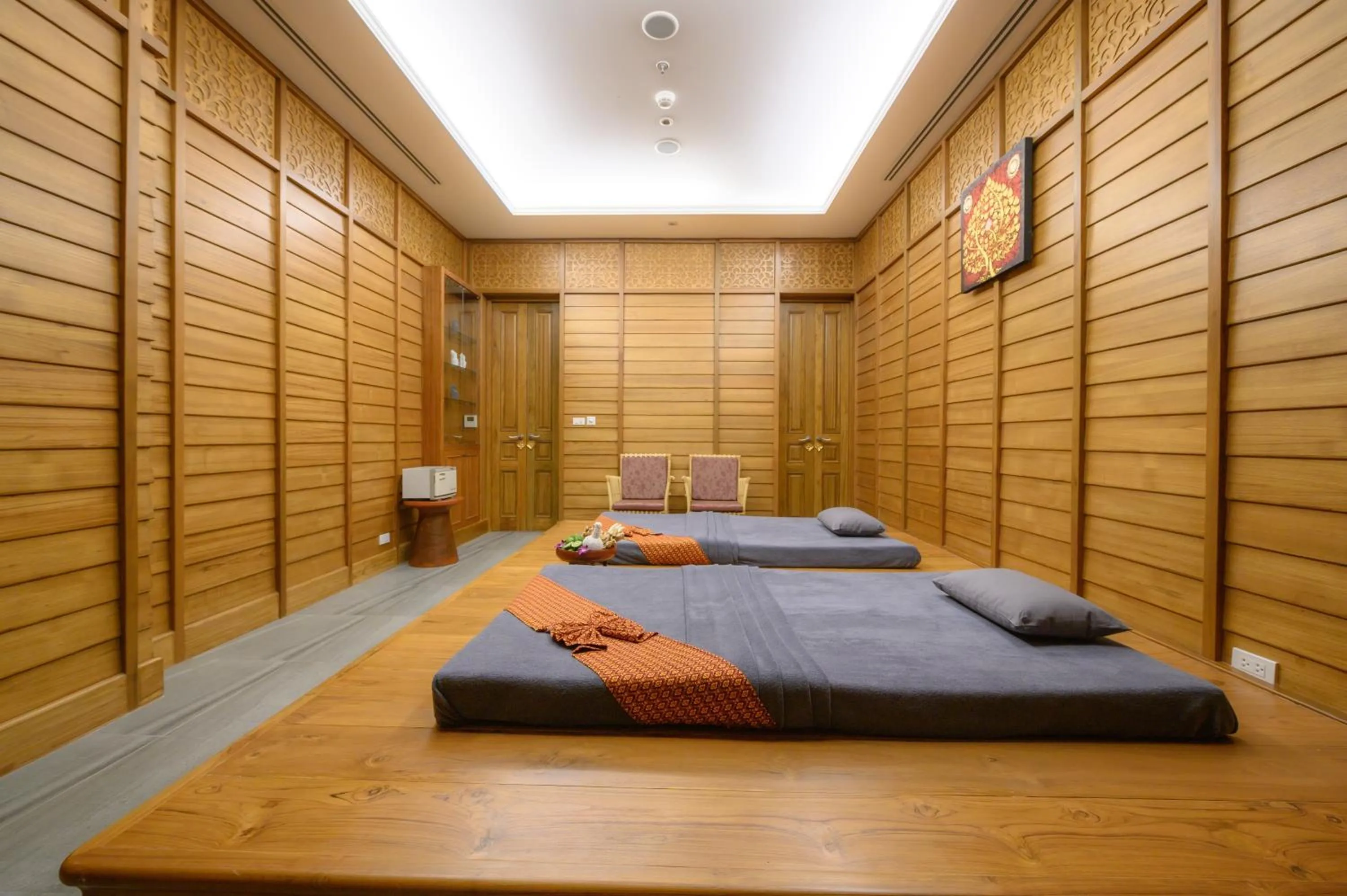 Massage, Bed in The Empress Premier Chiang Mai