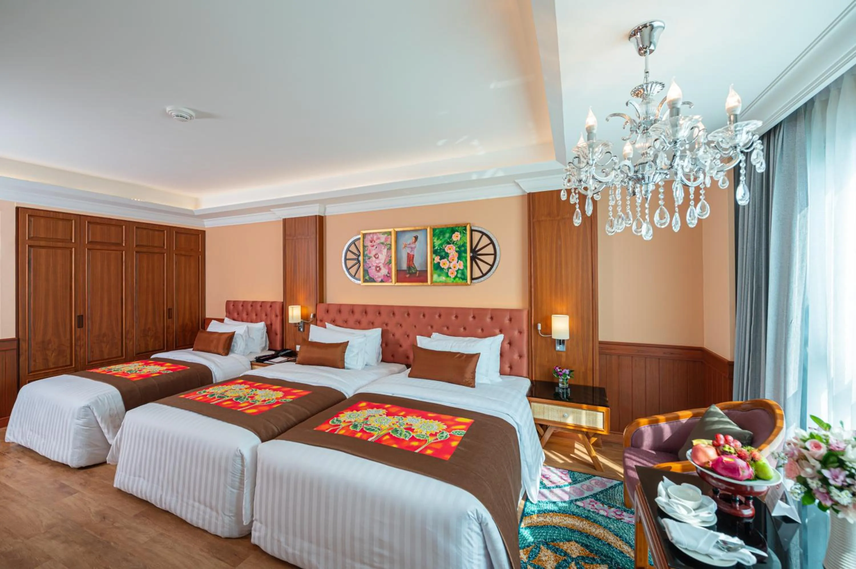 Photo of the whole room, Bed in The Empress Premier Chiang Mai