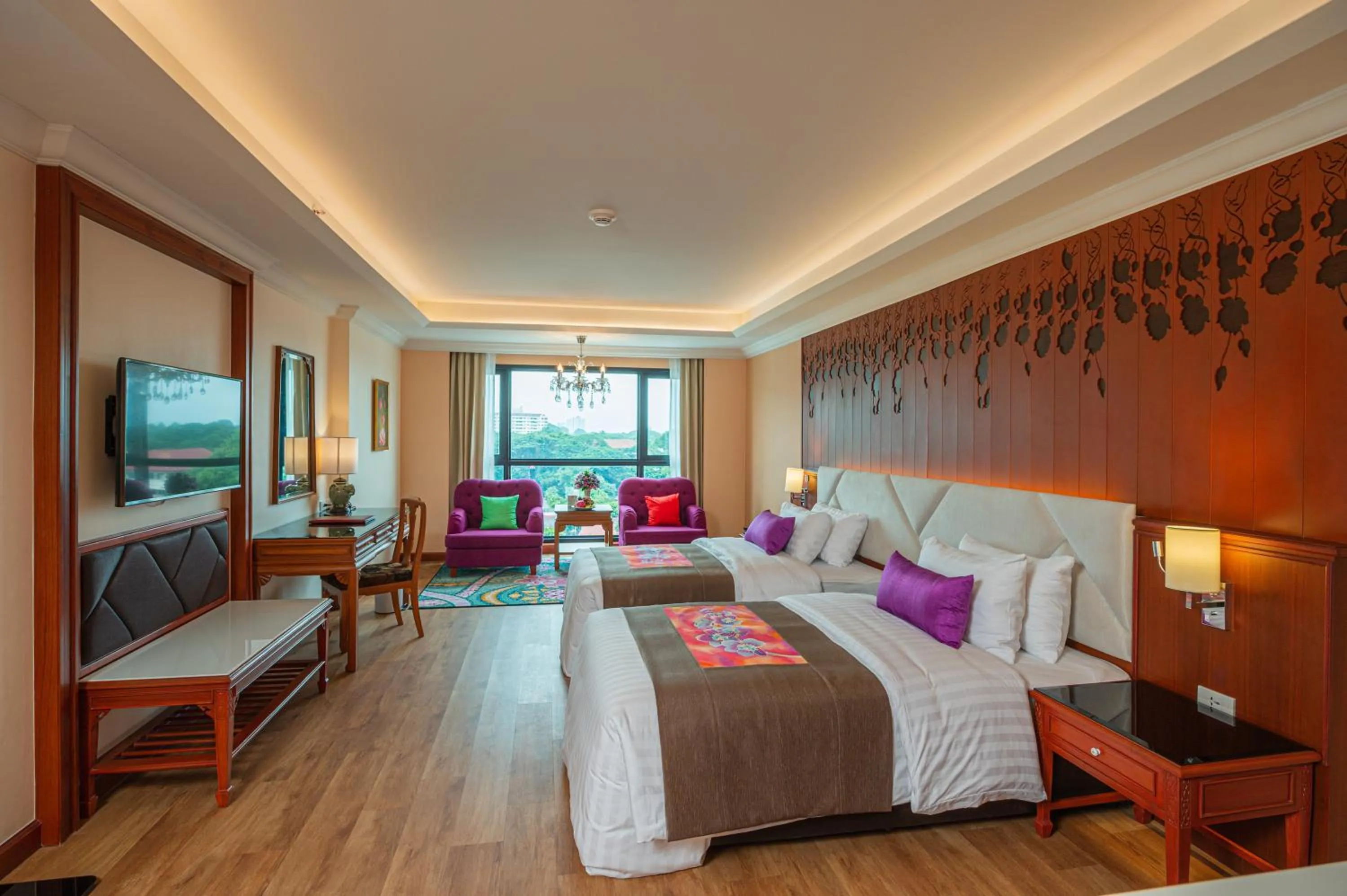 Photo of the whole room, Bed in The Empress Premier Chiang Mai