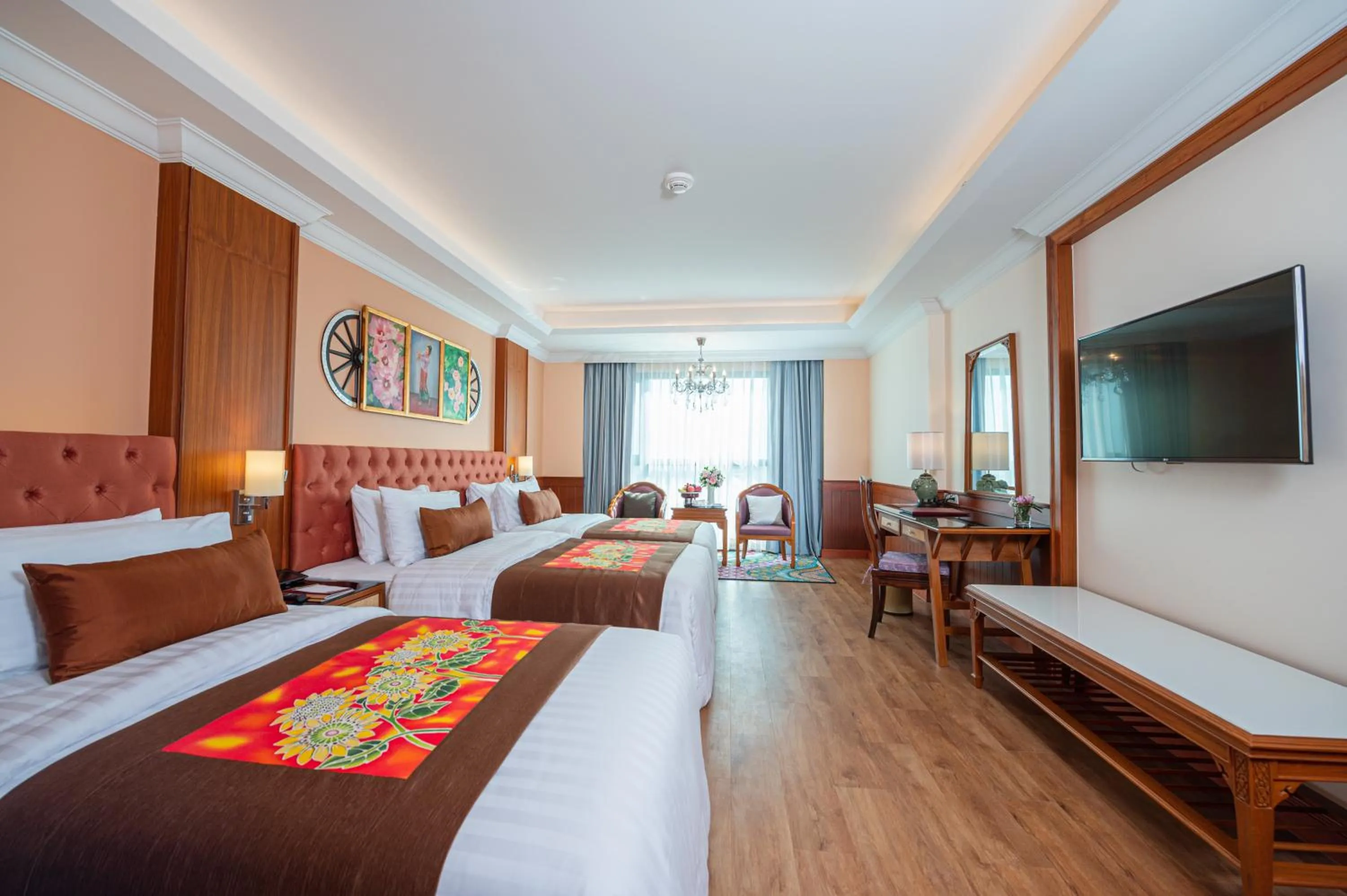 Photo of the whole room, Bed in The Empress Premier Chiang Mai