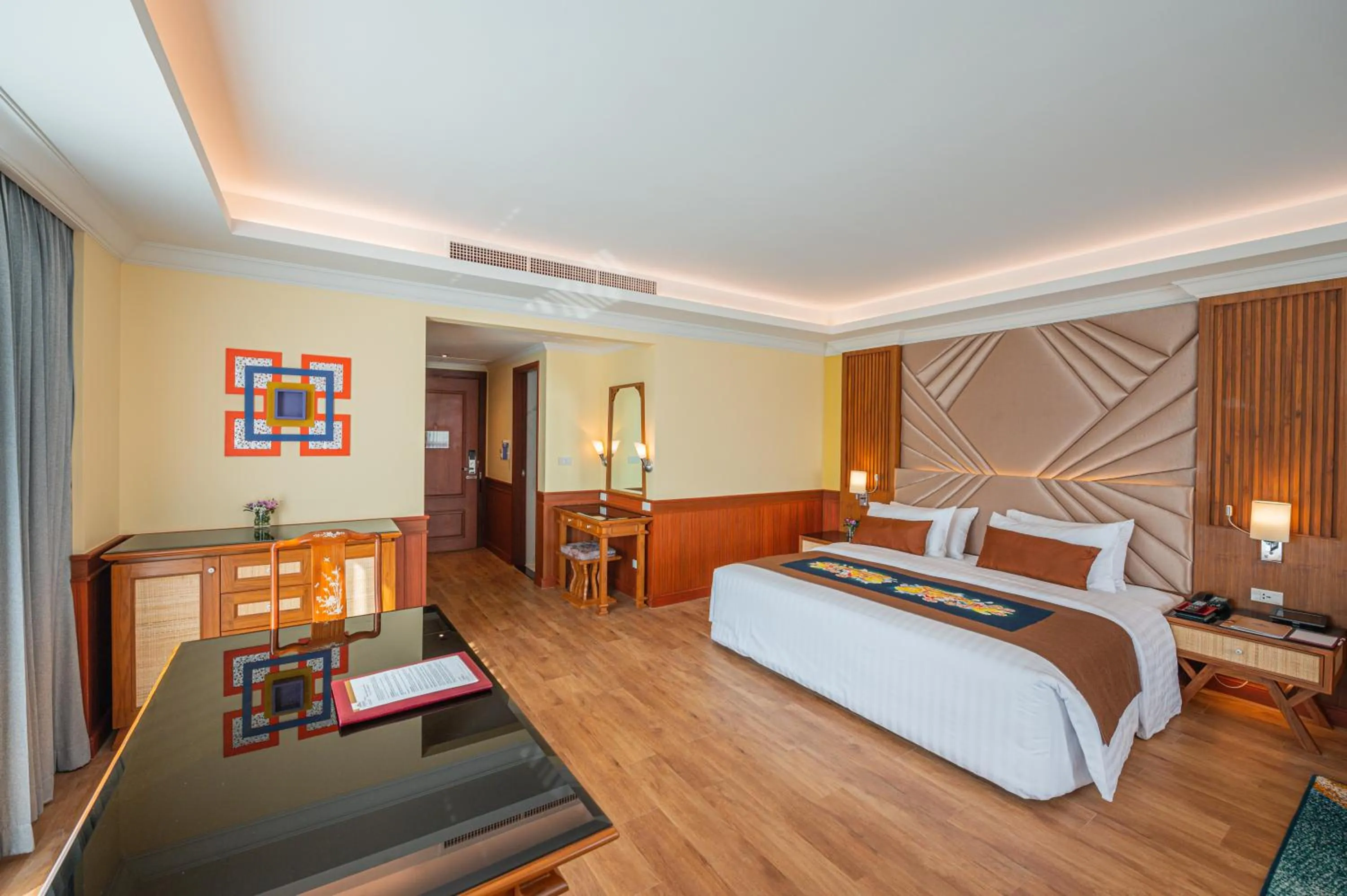 Photo of the whole room, Bed in The Empress Premier Chiang Mai