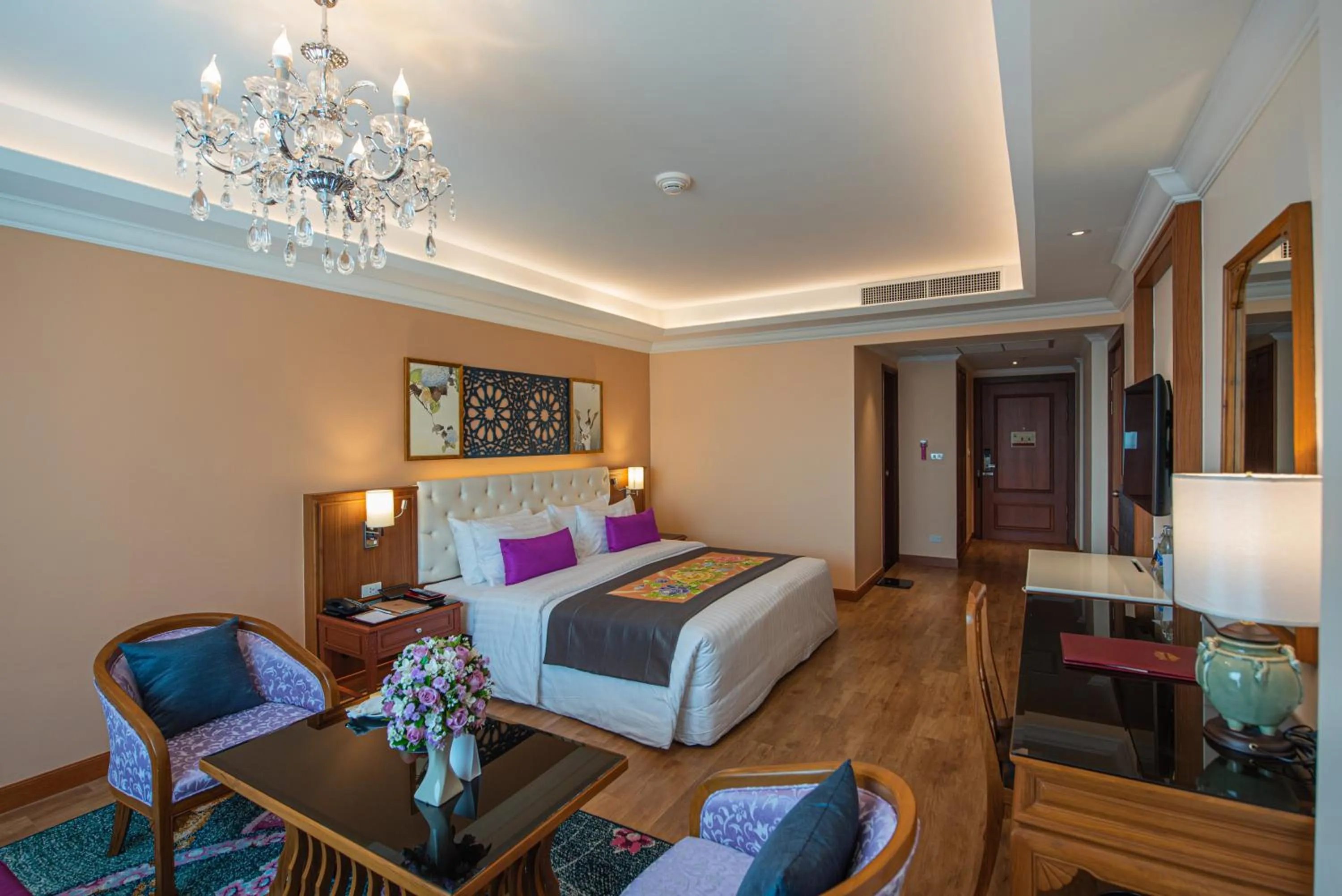 Photo of the whole room, Bed in The Empress Premier Chiang Mai