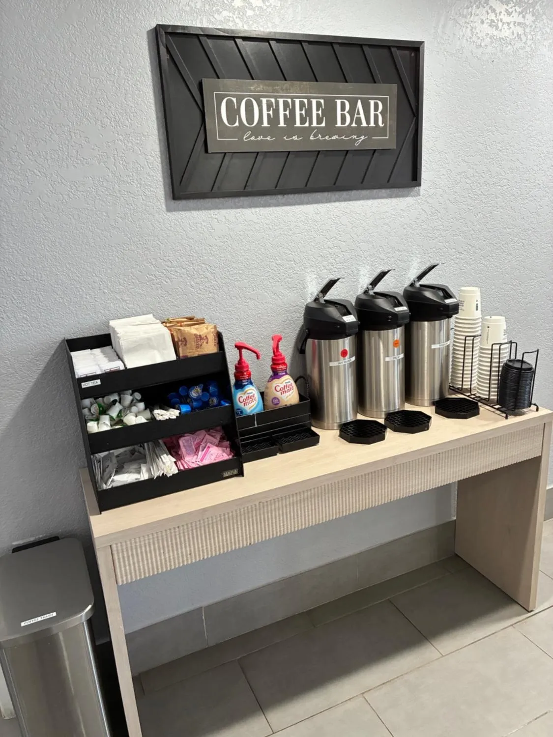 Coffee/tea facilities in La Quinta Inn by Wyndham Farmington