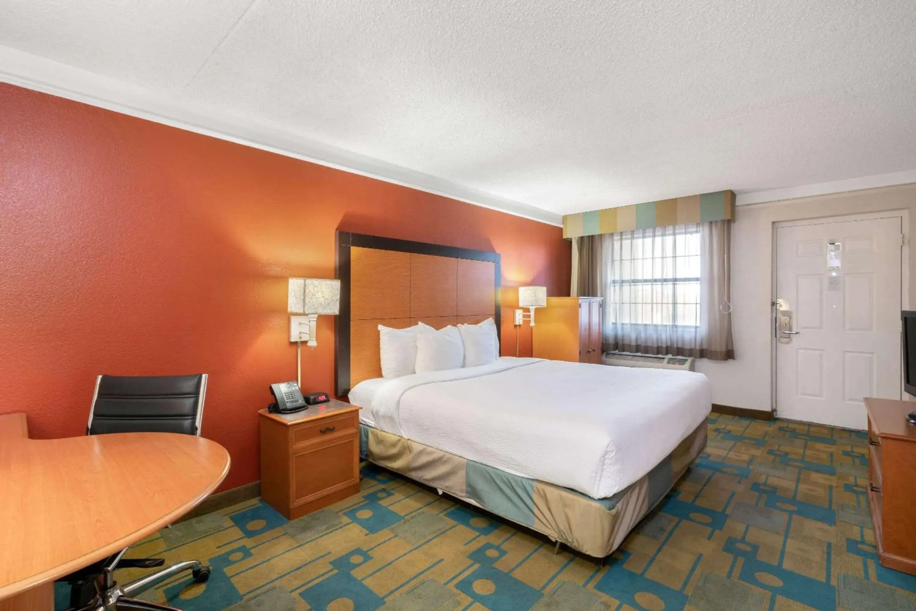 King Room - Disability Access in La Quinta Inn by Wyndham Phoenix Sky Harbor Airport King Room - Disability Access in La Quinta Inn by Wyndham Phoenix Sky Harbor Airport