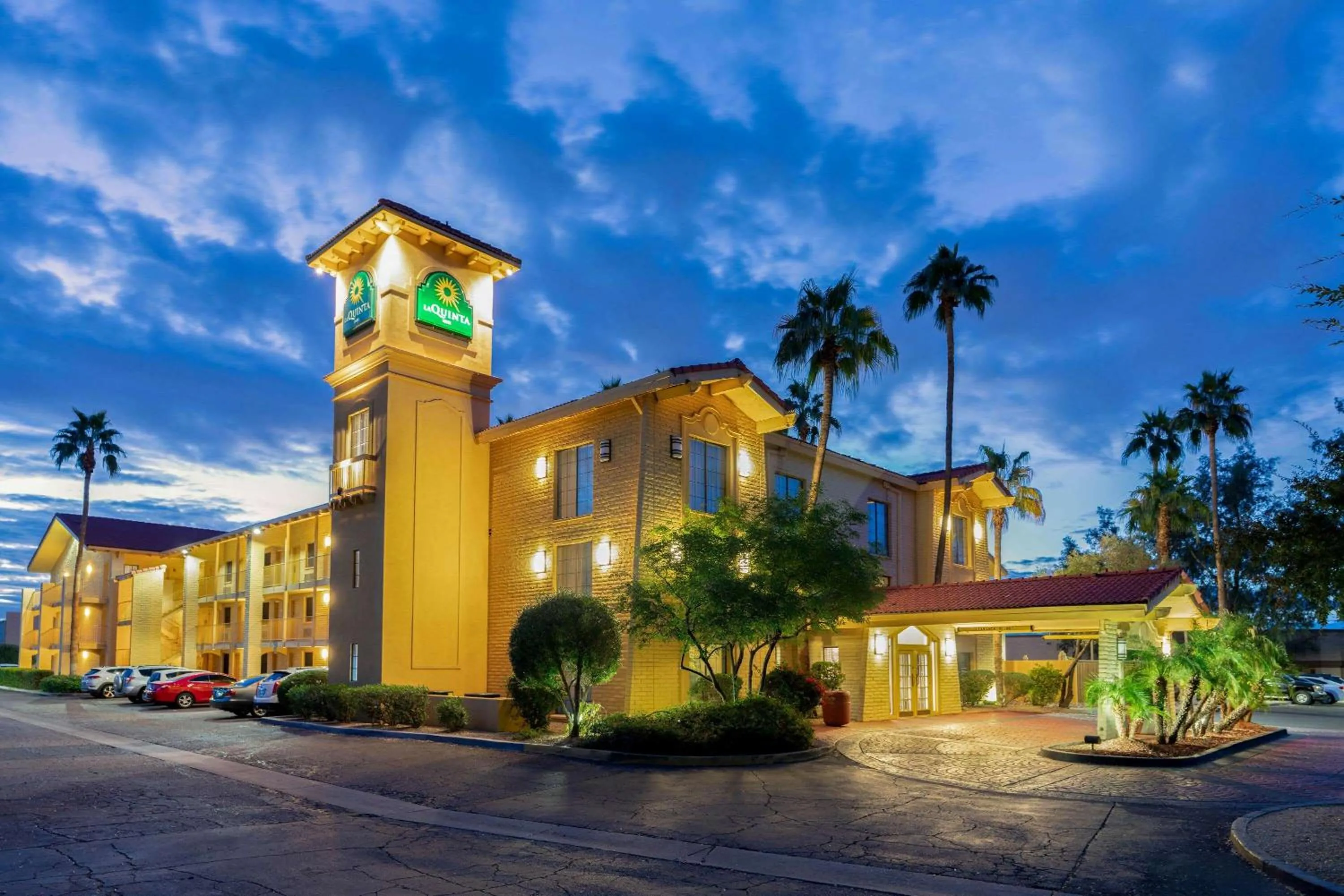 Property building in La Quinta Inn by Wyndham Phoenix Sky Harbor Airport