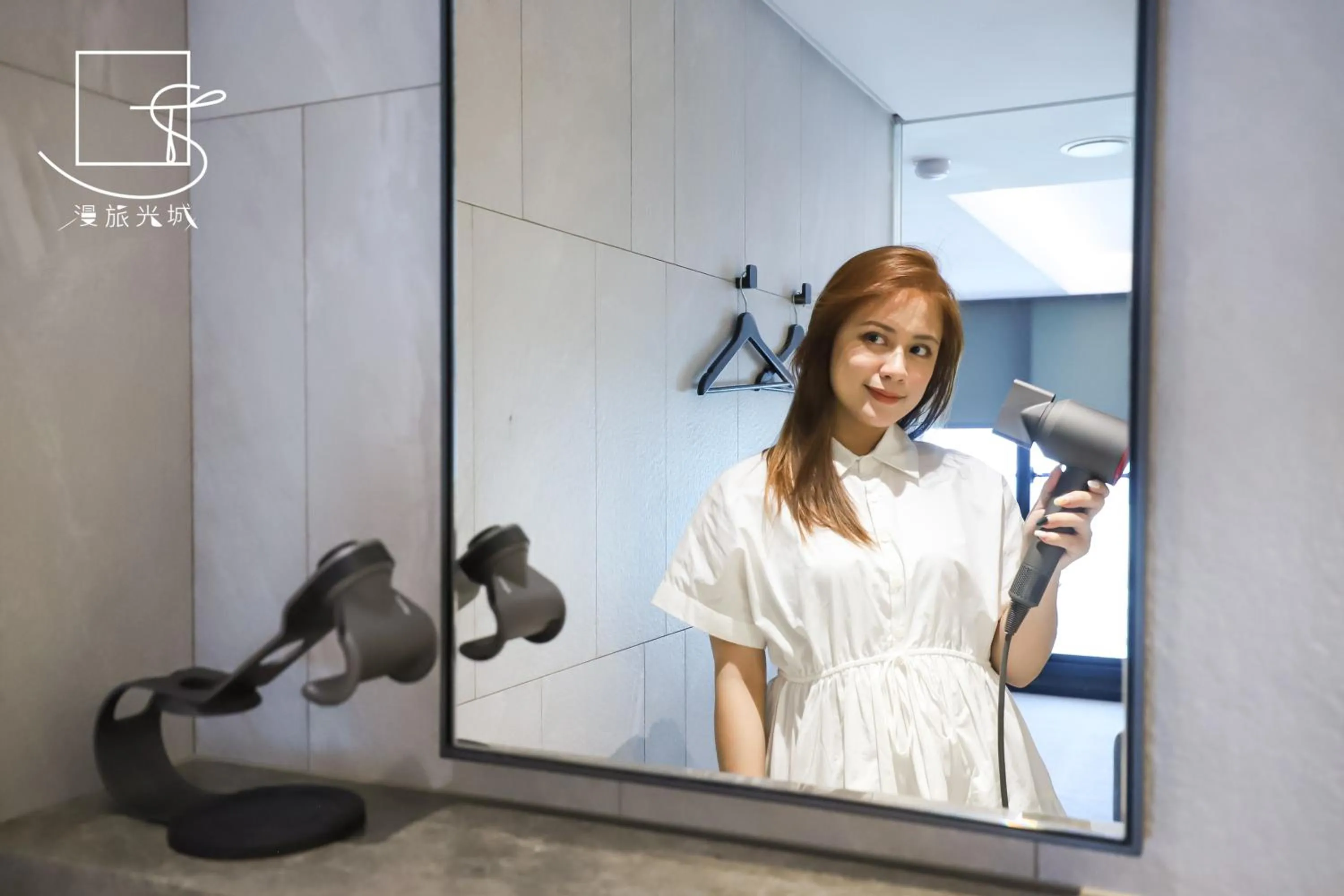 Guests in Slow Town Hotel-Glowing