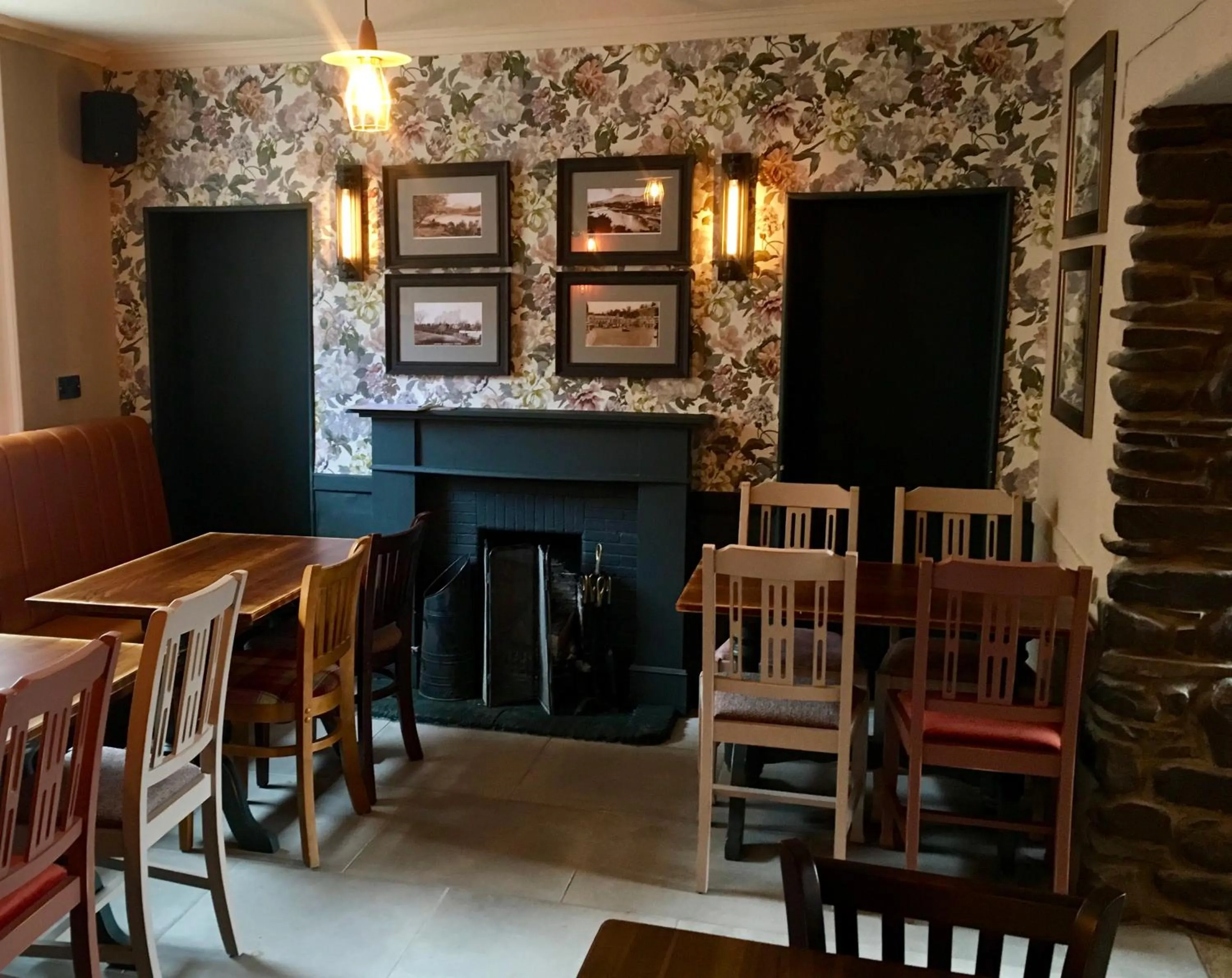 Restaurant/places to eat in Kings Arms Hotel