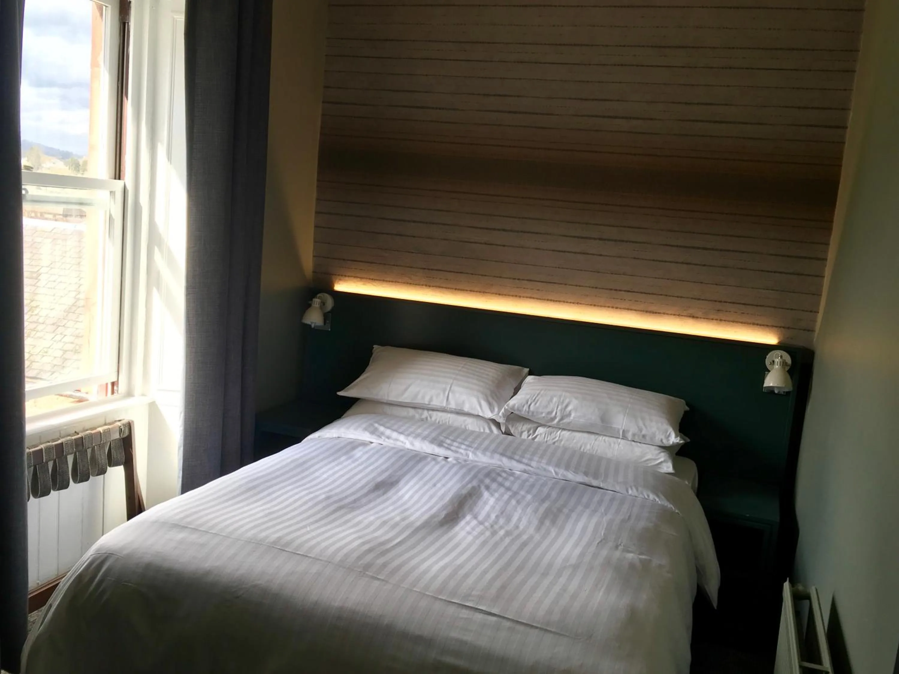 Bed in Kings Arms Hotel