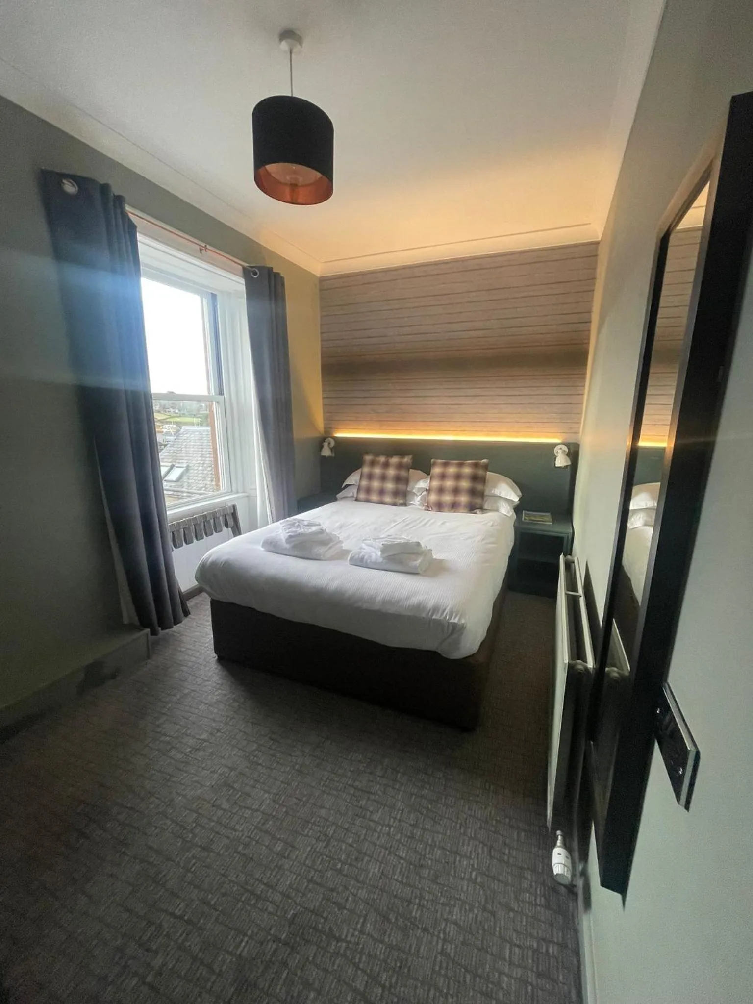 Bed in Kings Arms Hotel