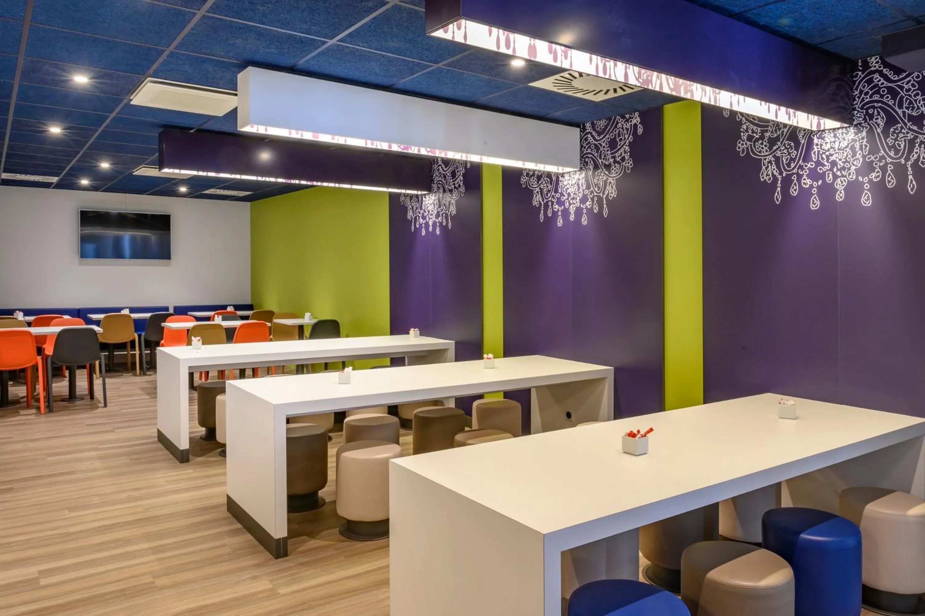 Lobby or reception in ibis budget Saint-Étienne Centre Gare Châteaucreux