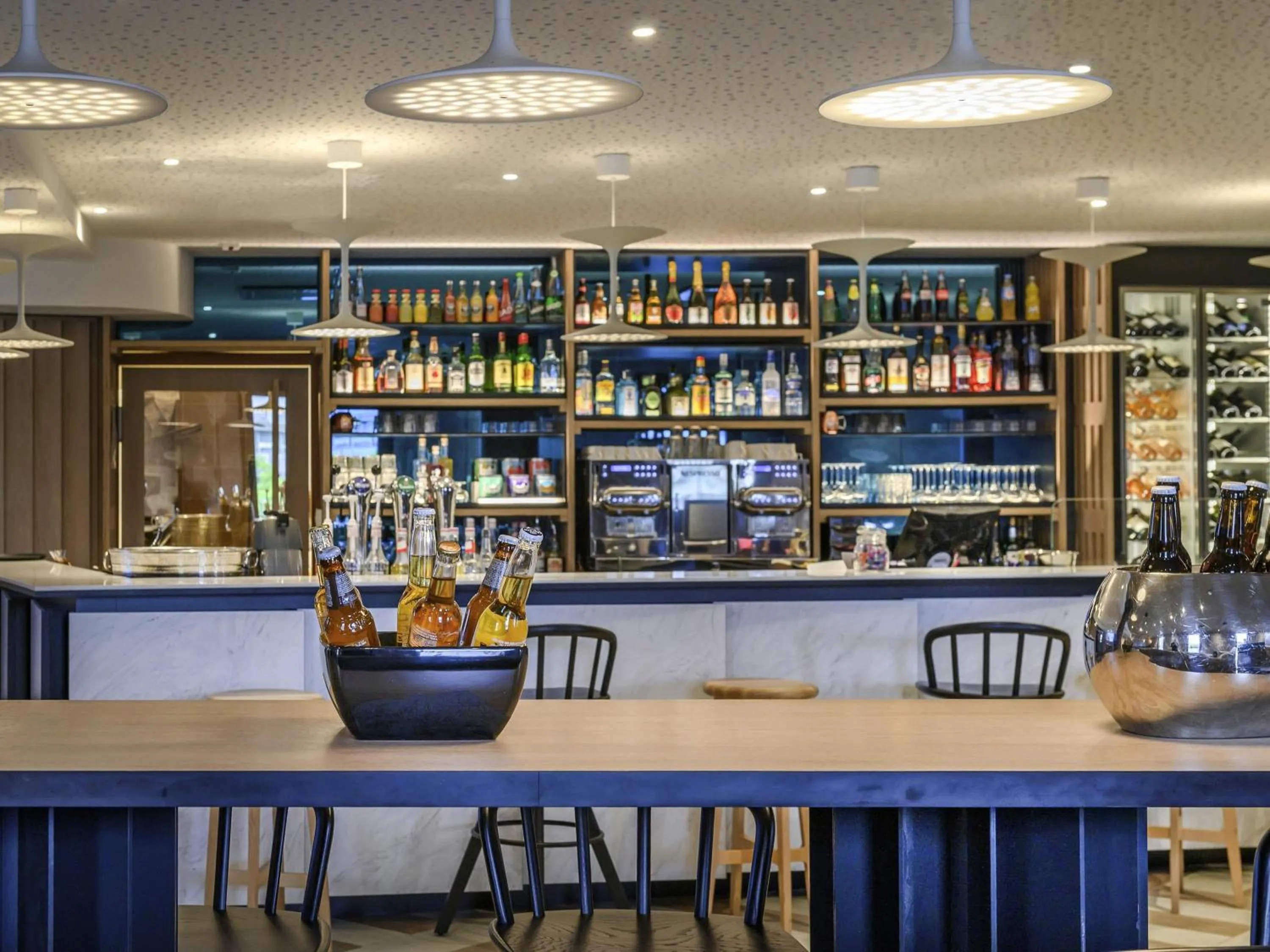 Lounge or bar in Novotel Saint-Étienne Centre Gare Châteaucreux