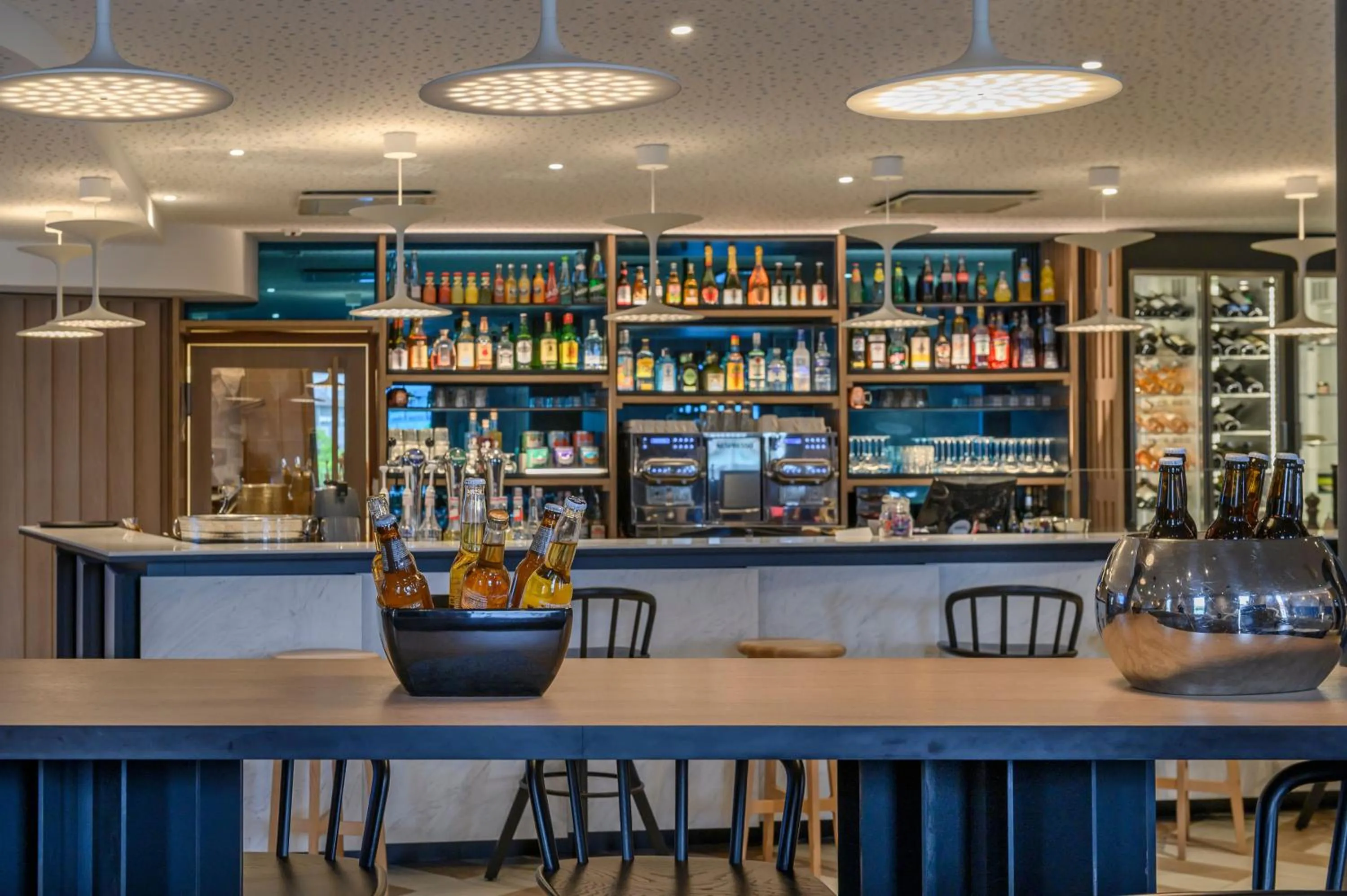 Lounge or bar in Novotel Saint-Étienne Centre Gare Châteaucreux