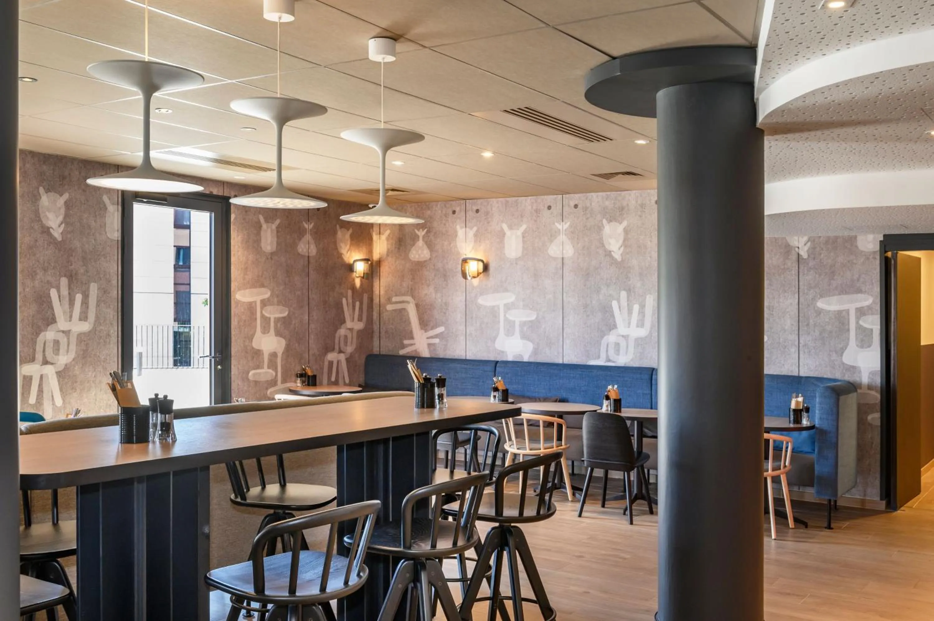 Lounge or bar in Novotel Saint-Étienne Centre Gare Châteaucreux