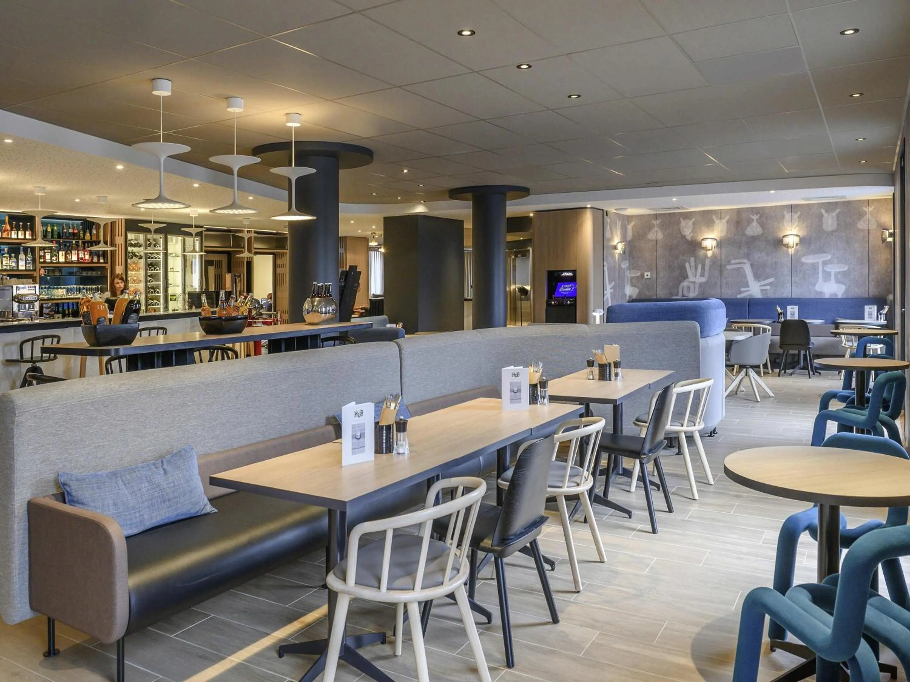 Lounge or bar in Novotel Saint-Étienne Centre Gare Châteaucreux