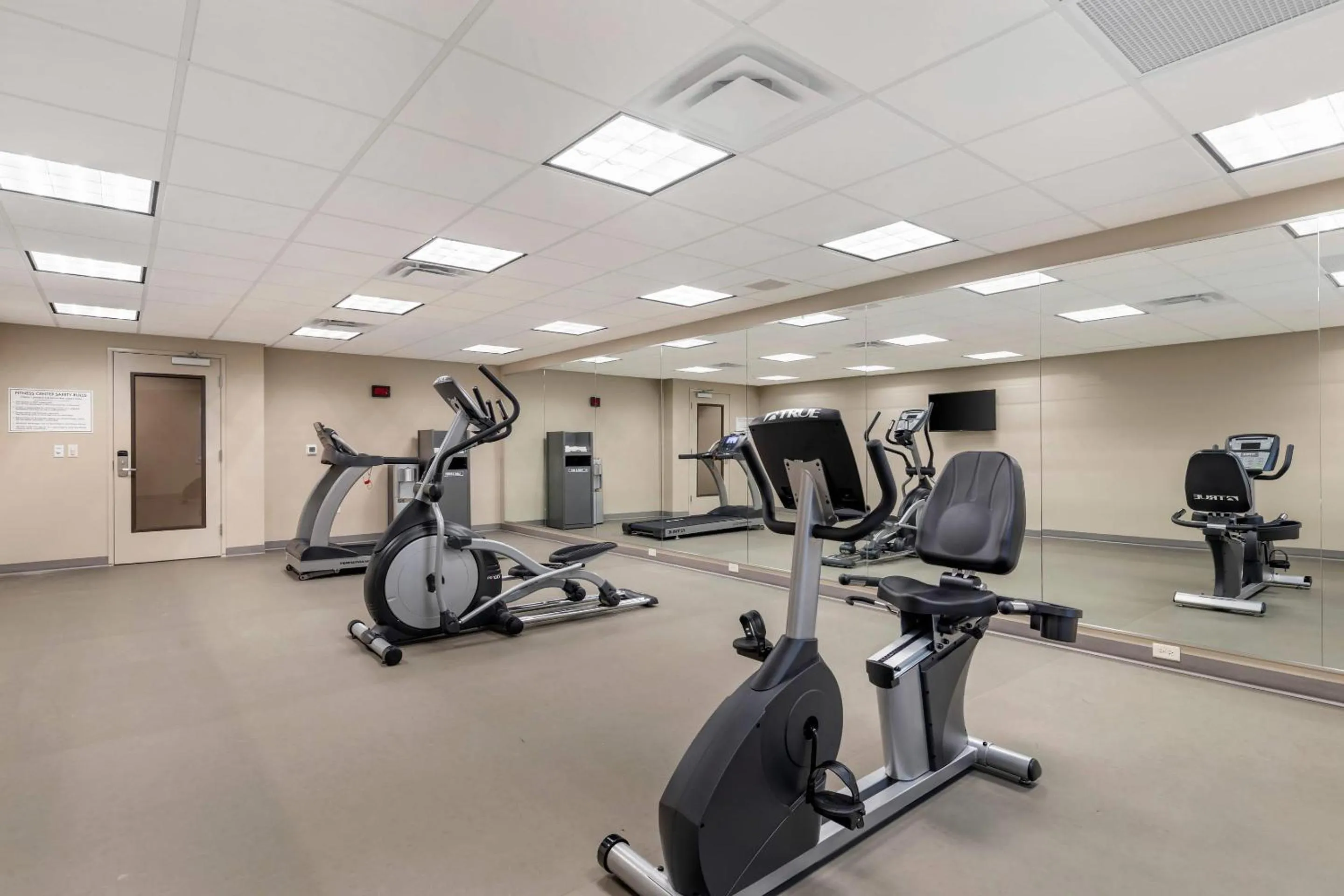 Fitness centre/facilities in MainStay Suites Lancaster Dallas South