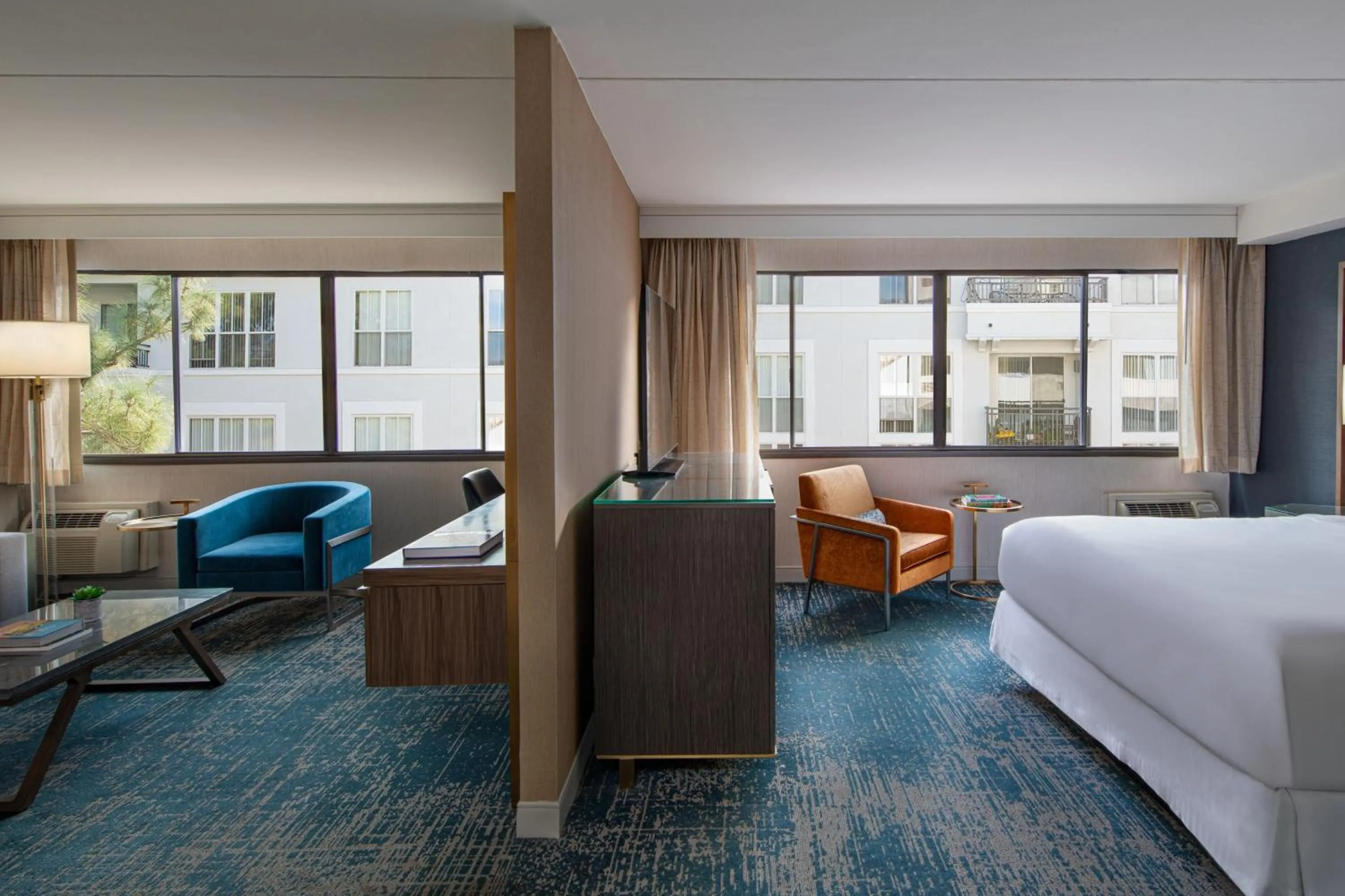 Photo of the whole room, Bed in Hotel Dena, Pasadena Los Angeles, a Tribute Portfolio Hotel