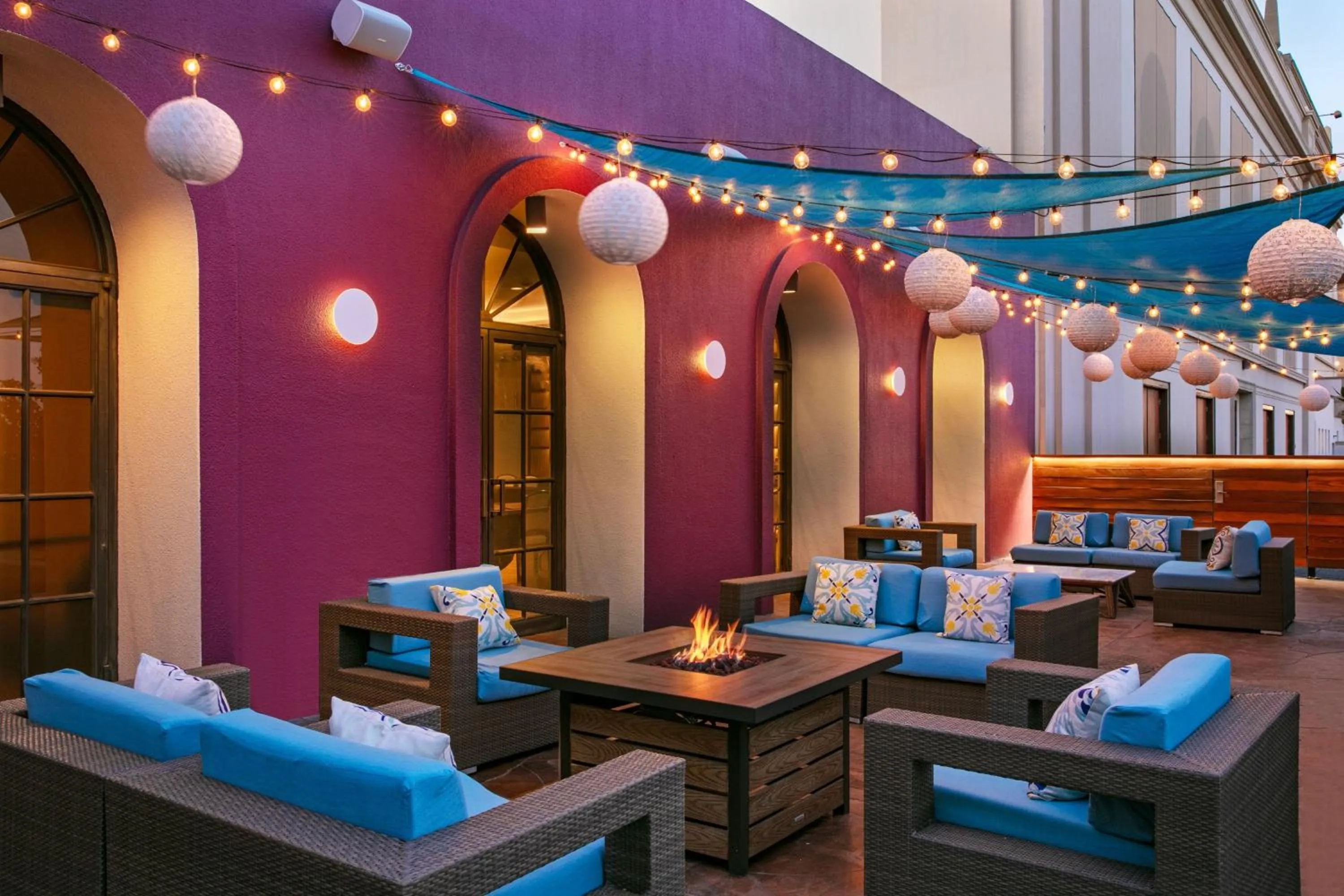 Lounge or bar in Hotel Dena, Pasadena Los Angeles, a Tribute Portfolio Hotel