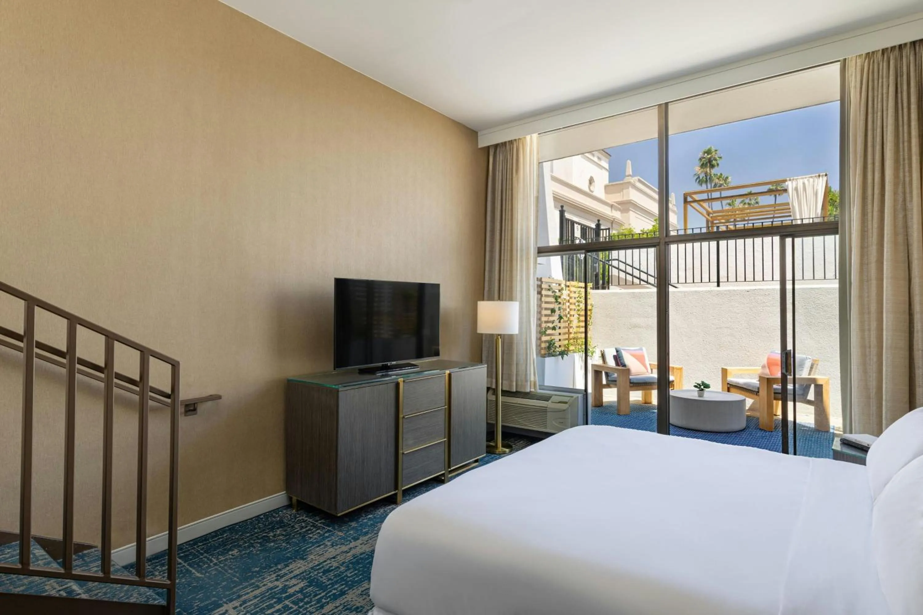 Photo of the whole room, Bed in Hotel Dena, Pasadena Los Angeles, a Tribute Portfolio Hotel