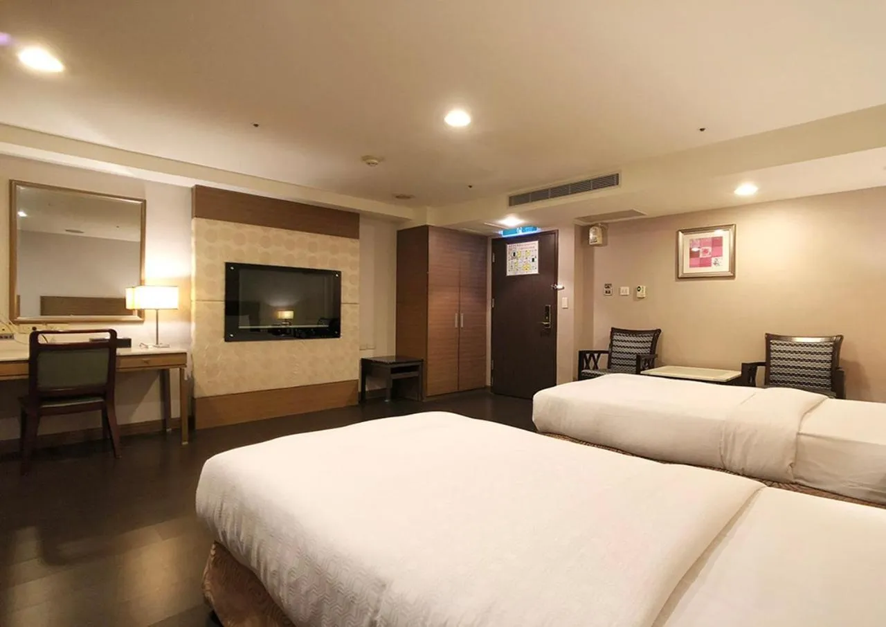 Photo of the whole room, Bed in Shihzuwan Hotel – Kaohsiung Station