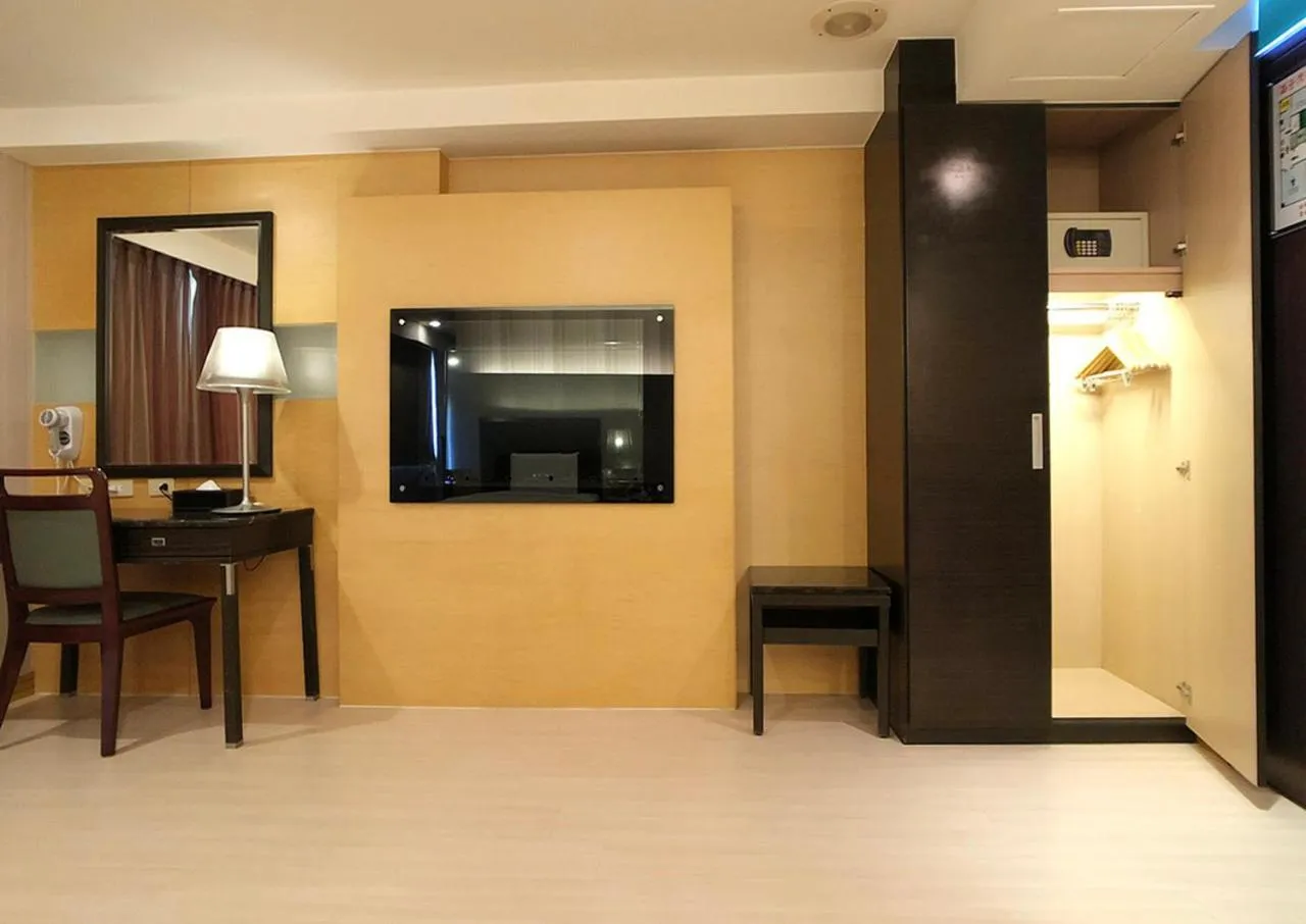 TV and multimedia in Shihzuwan Hotel – Kaohsiung Station