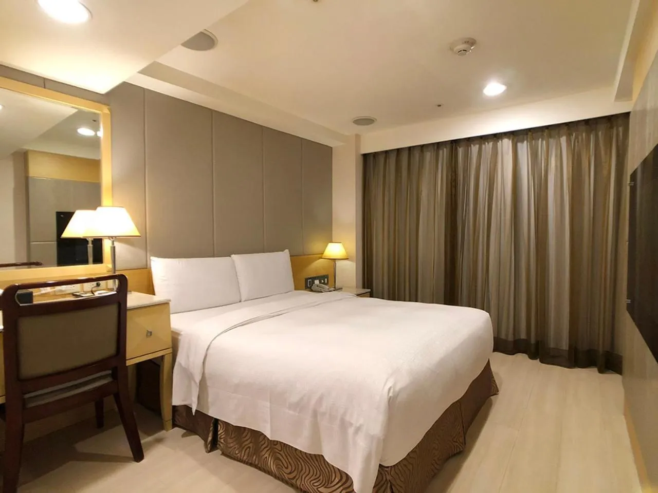 Bed in Shihzuwan Hotel – Kaohsiung Station
